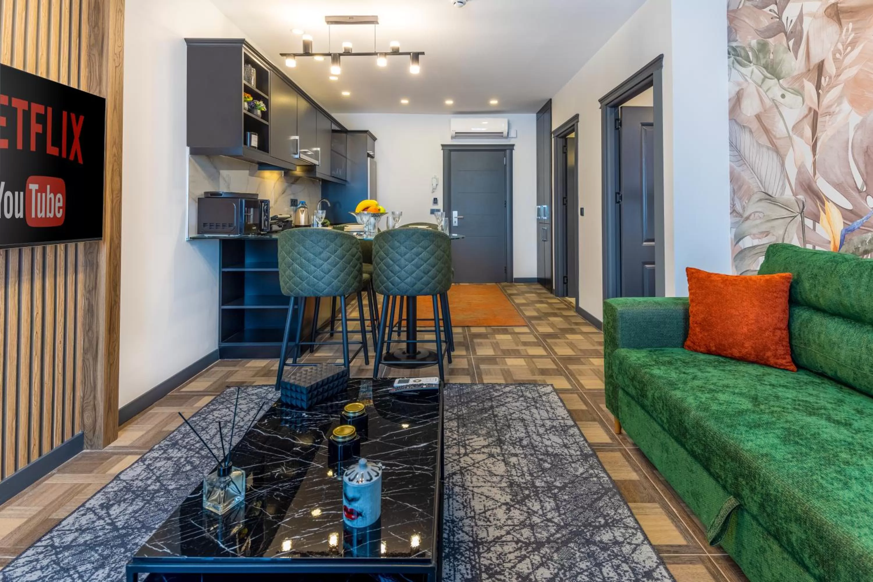 TV and multimedia in BayMari Suites City Life