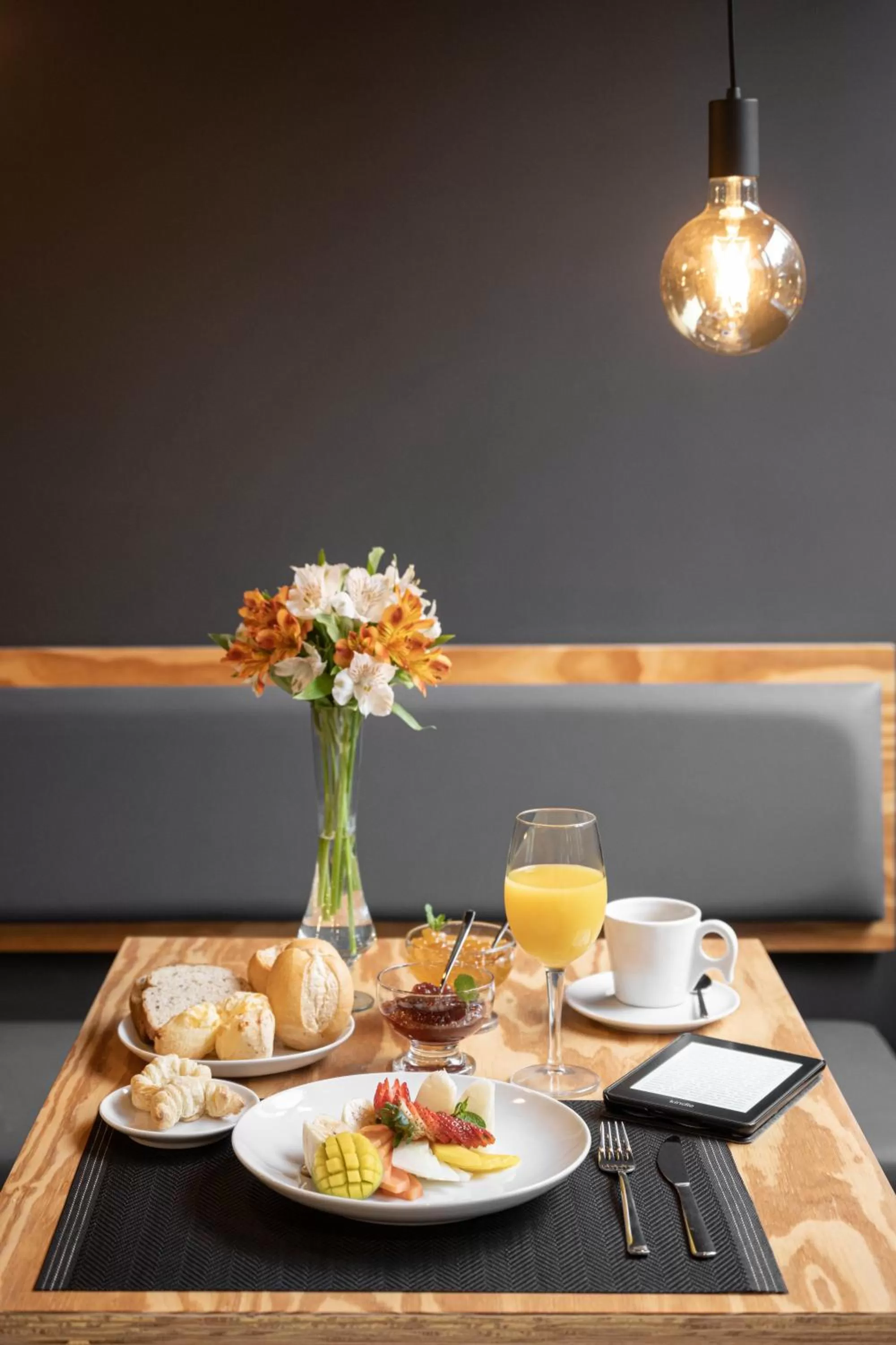 Dining area in Intercity Canoas