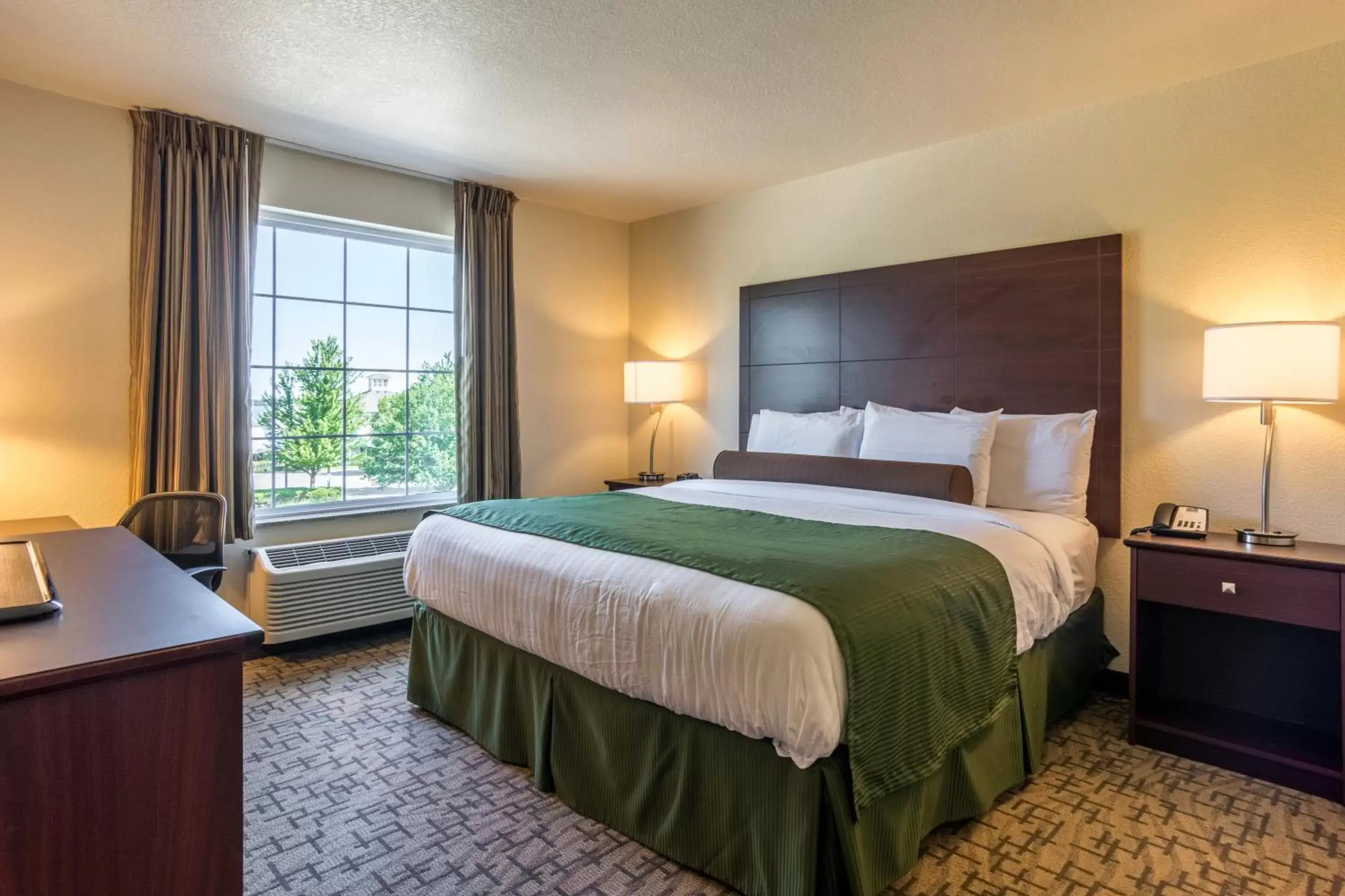 Bed in Cobblestone Hotel & Suites - Devils Lake