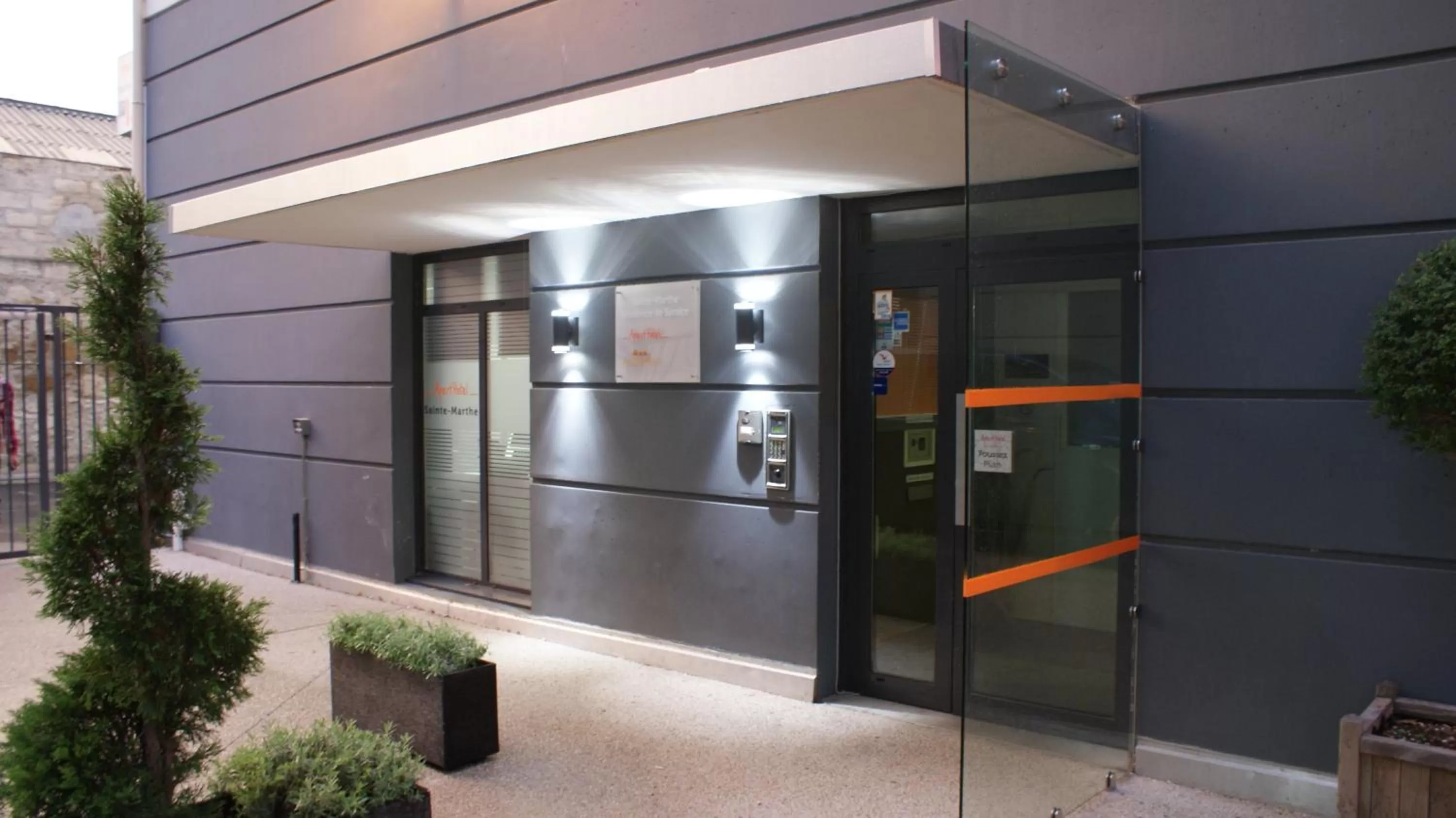 Facade/entrance in ApartHotel Sainte-Marthe
