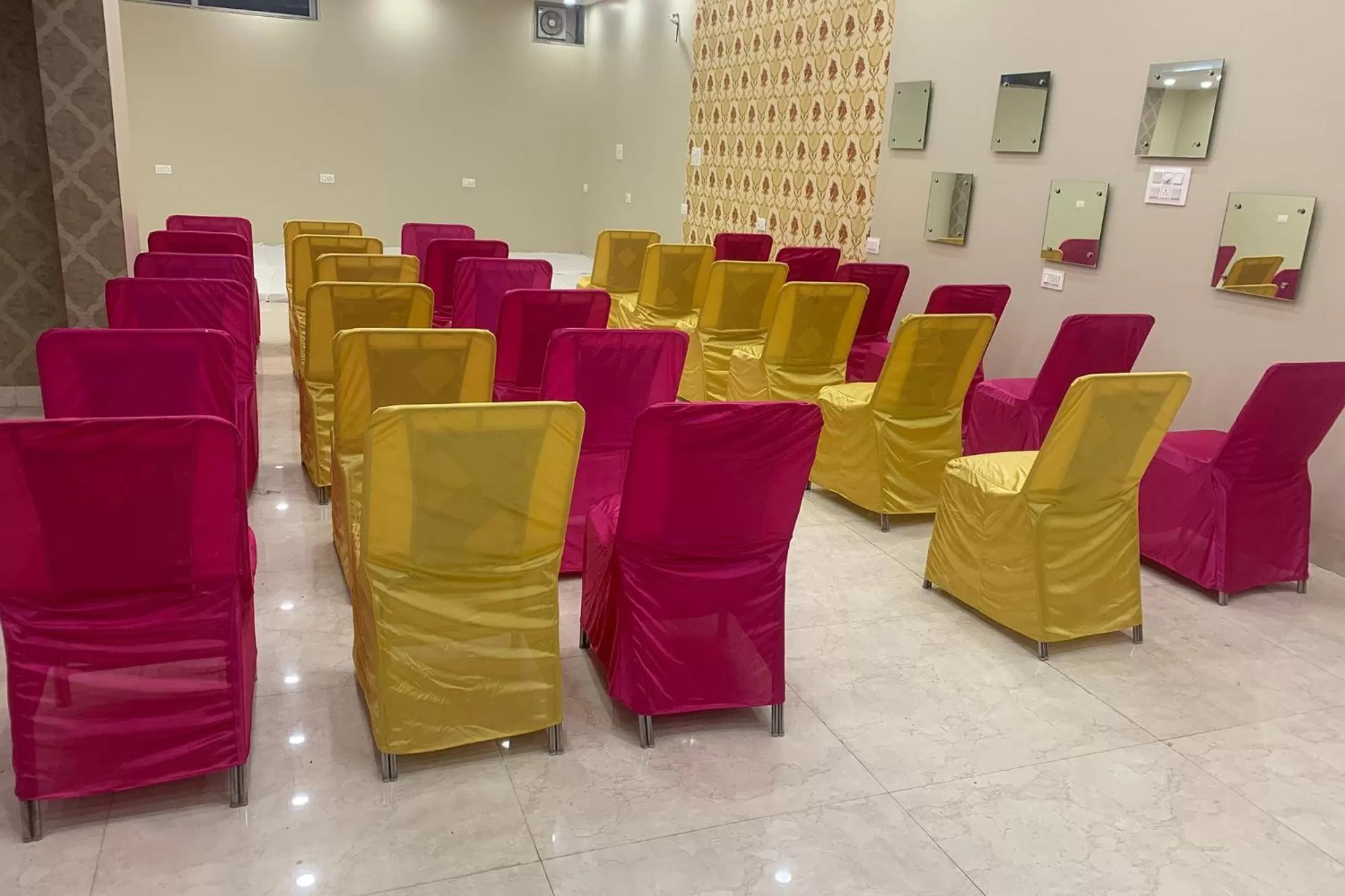 Banquet/Function facilities in FabHotel 7th Crossing Malviya Nagar