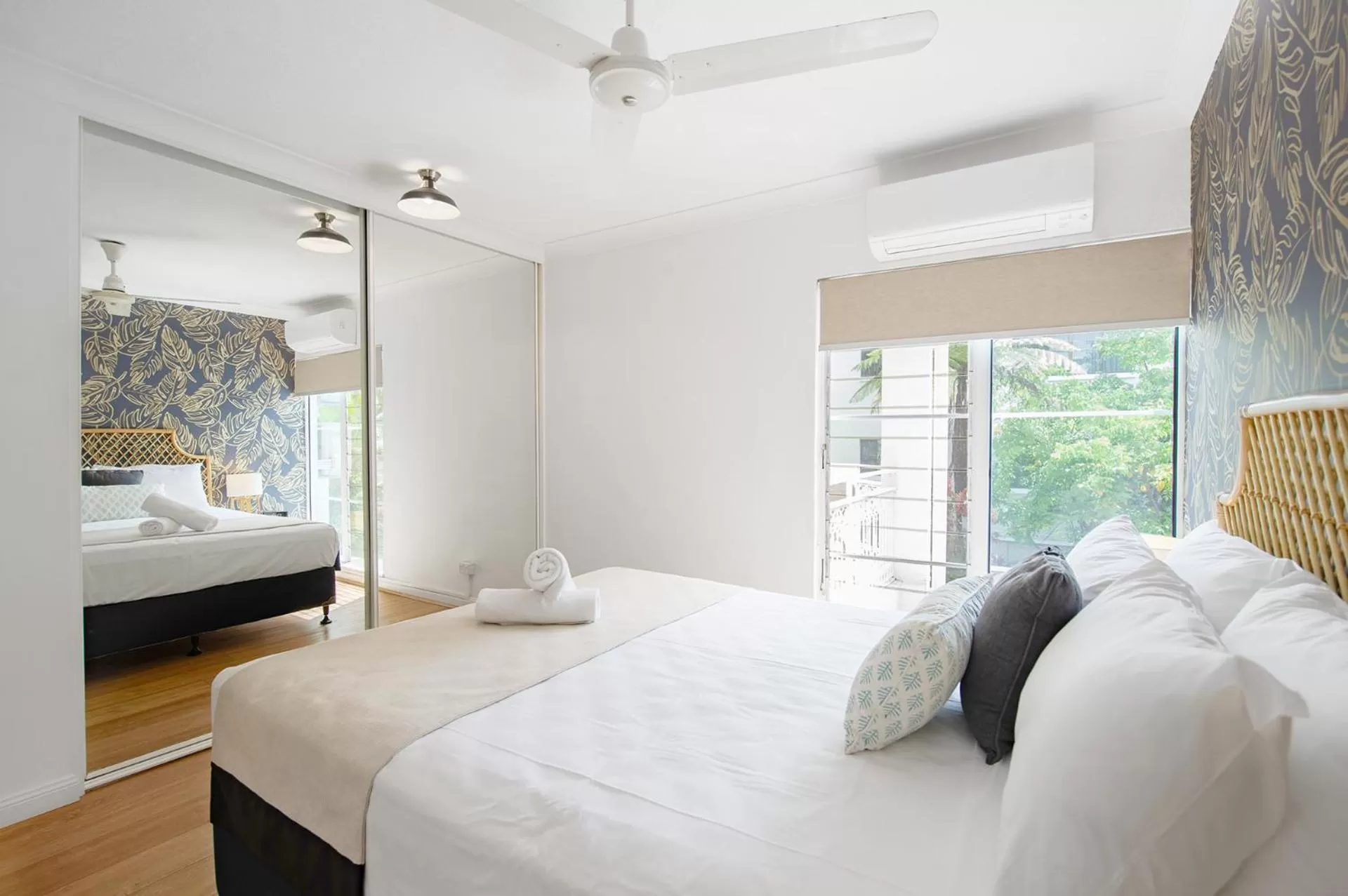 Bedroom, Bed in Garrick House