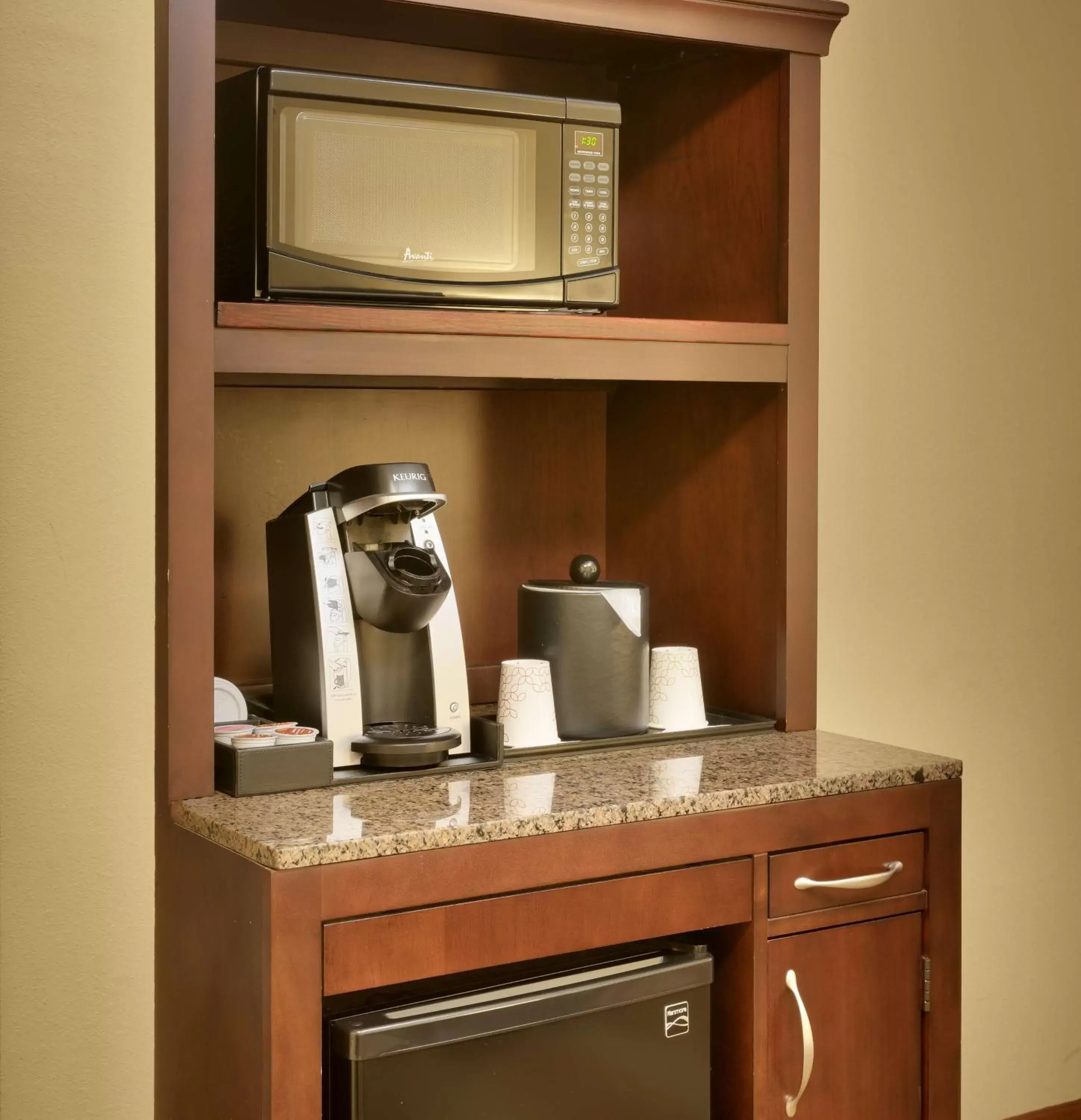 Kitchen or kitchenette in Hilton Garden Inn Clarksville