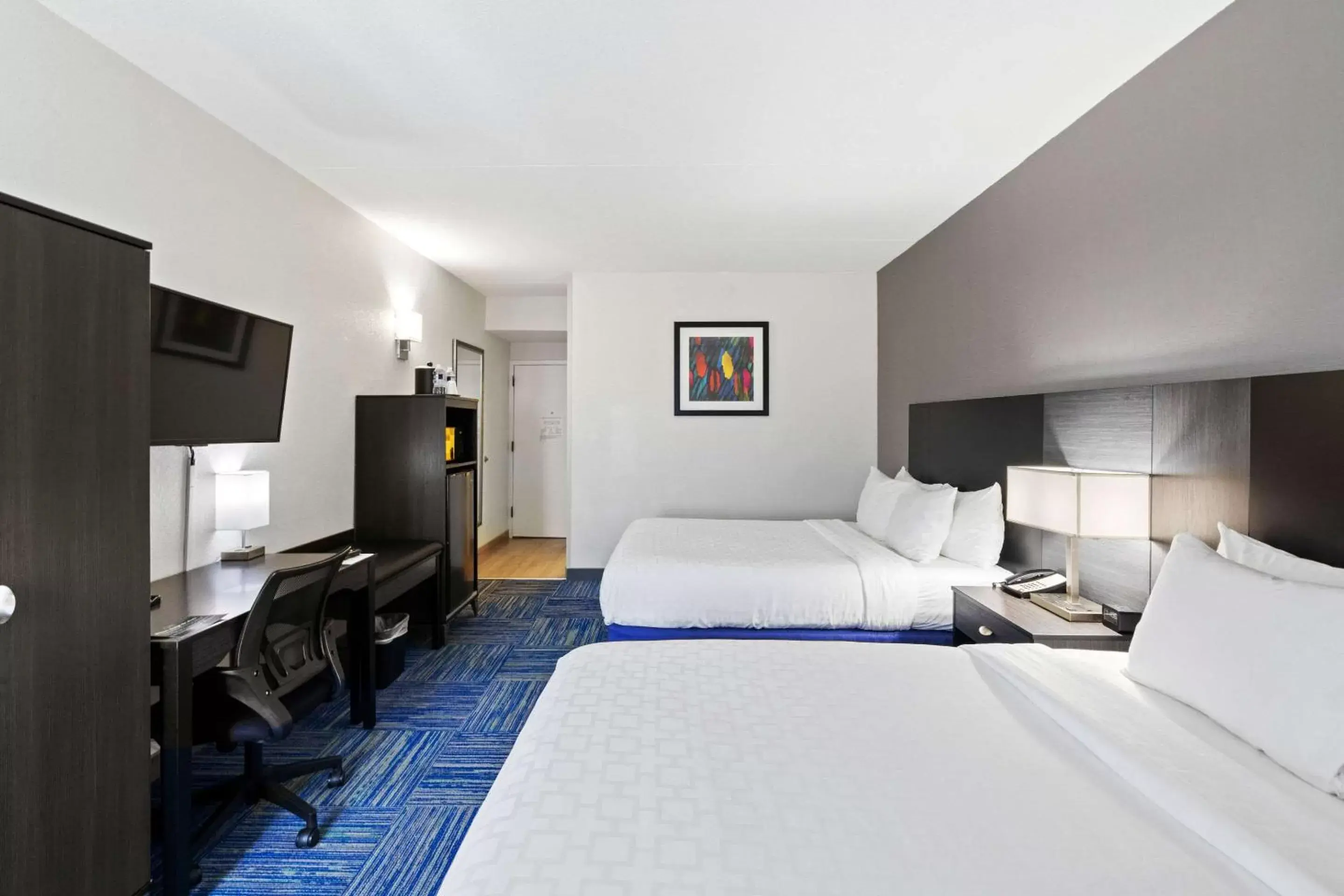 Bedroom in Allentown Park Hotel, Ascend Hotel Collection