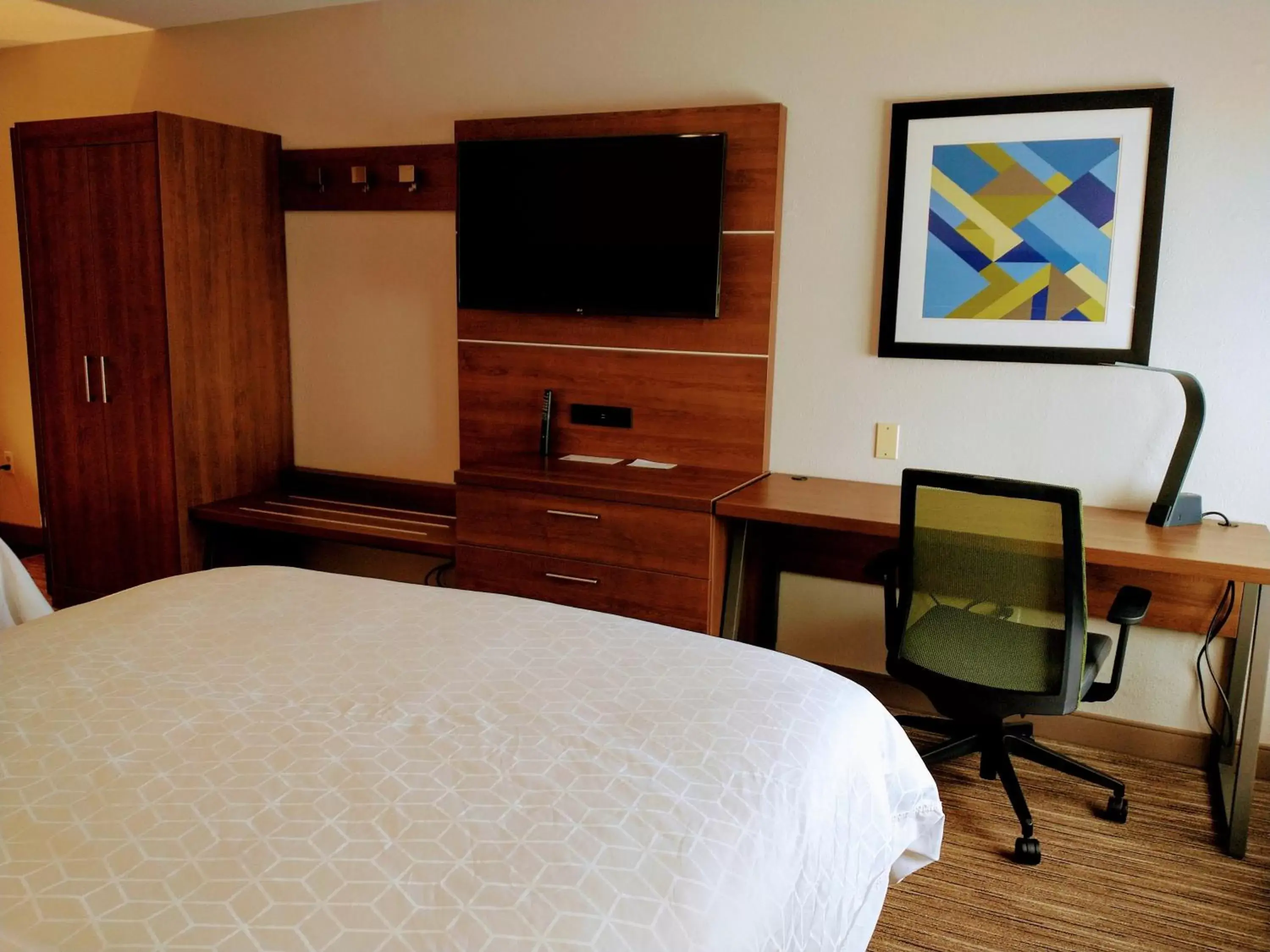 Photo of the whole room, TV/Entertainment Center in Holiday Inn Express Hotel & Suites Madison, an IHG Hotel