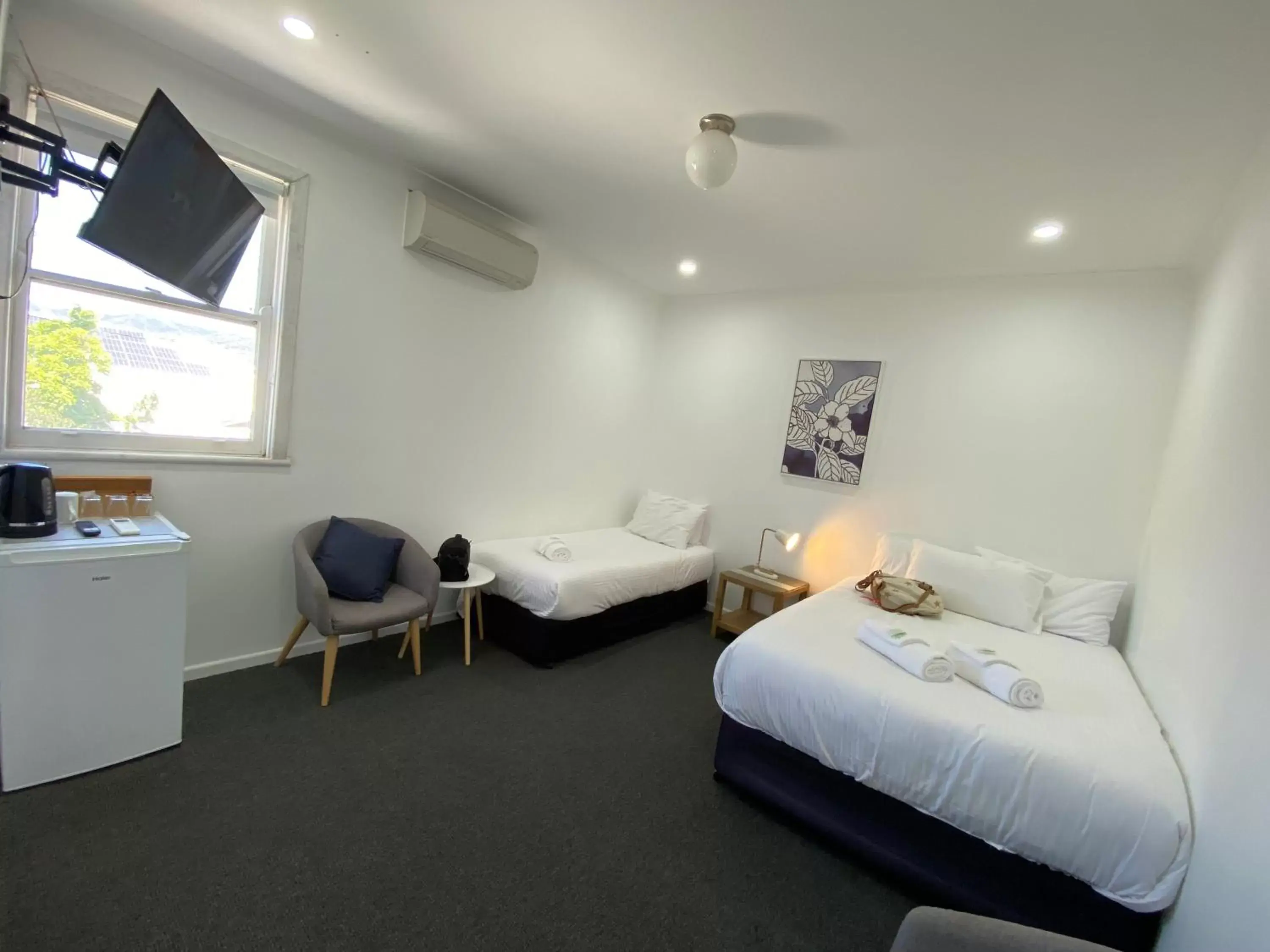 TV and multimedia, Bed in Central Motel Mudgee