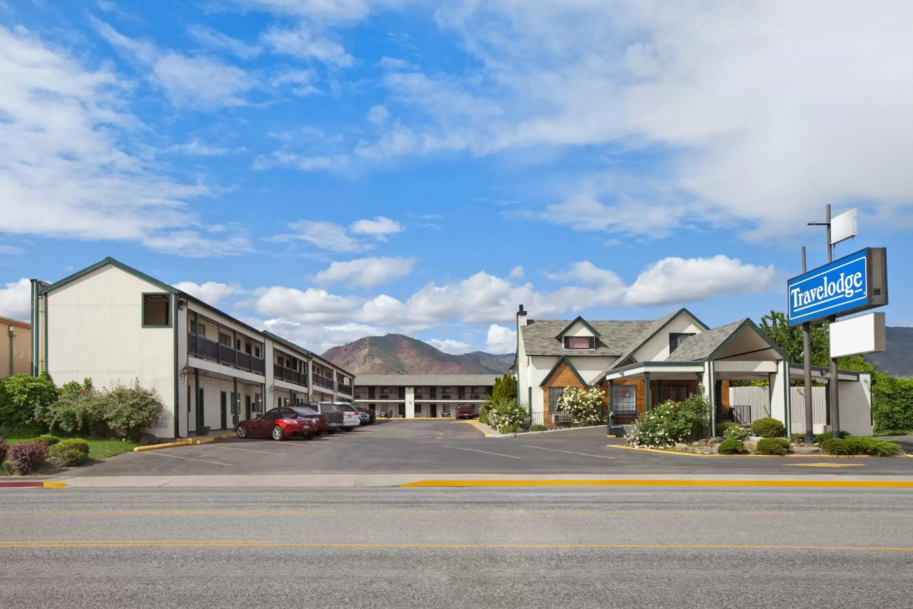 Facade/entrance, Property Building in Travelodge by Wyndham Wenatchee