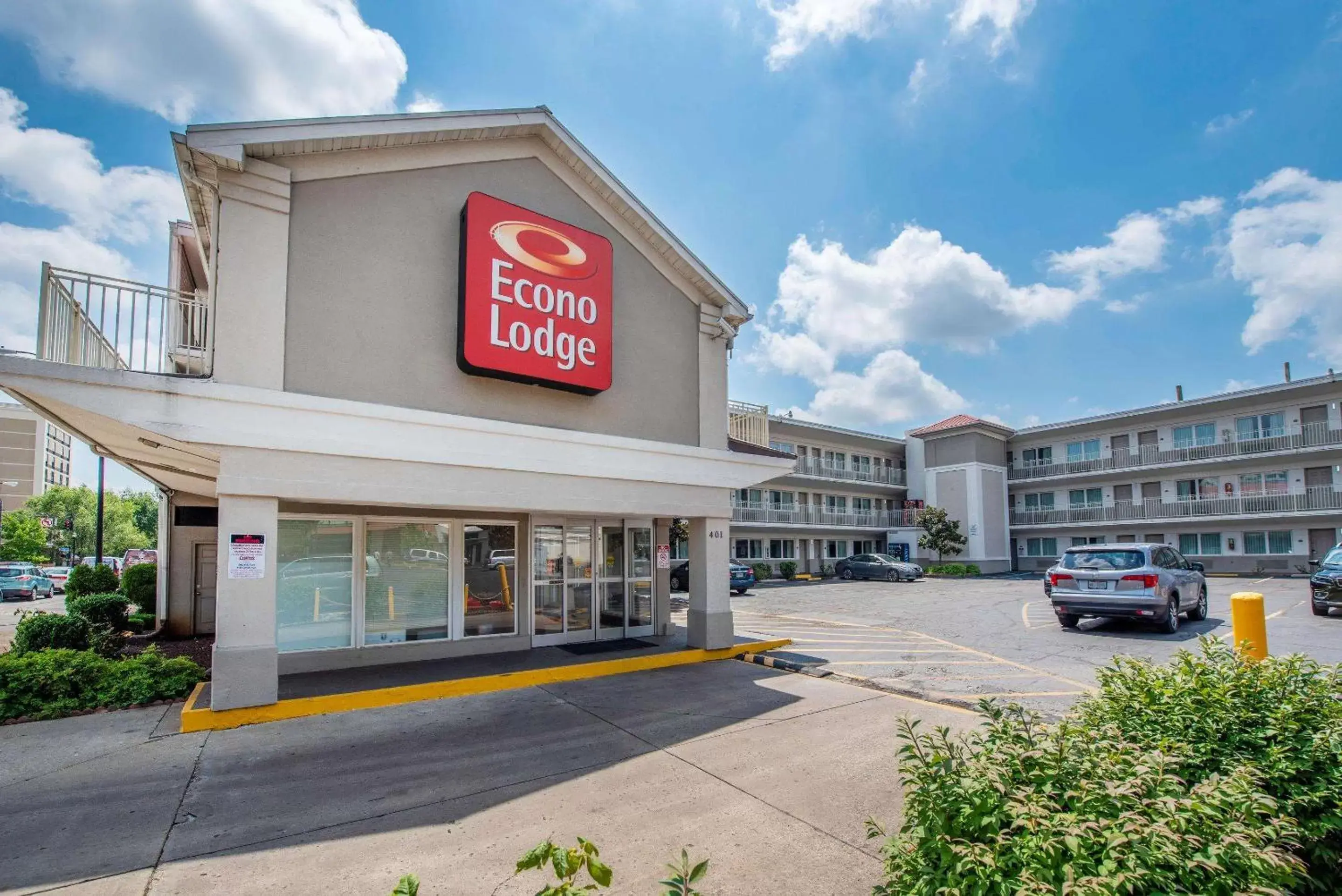 Property Building in Econo Lodge Downtown Louisville