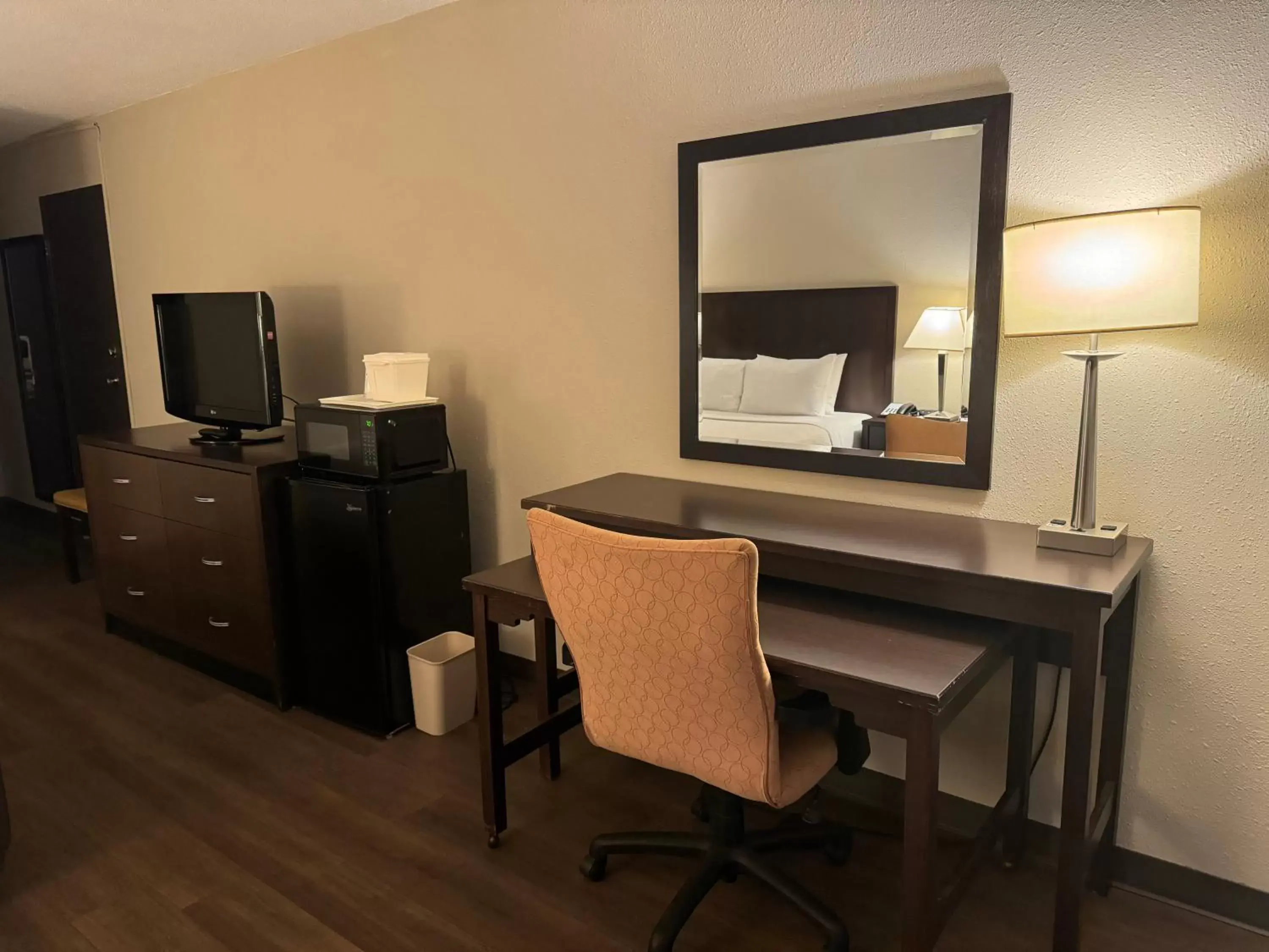 Deluxe King Room - Non-Smoking in Wingate by Wyndham Troy