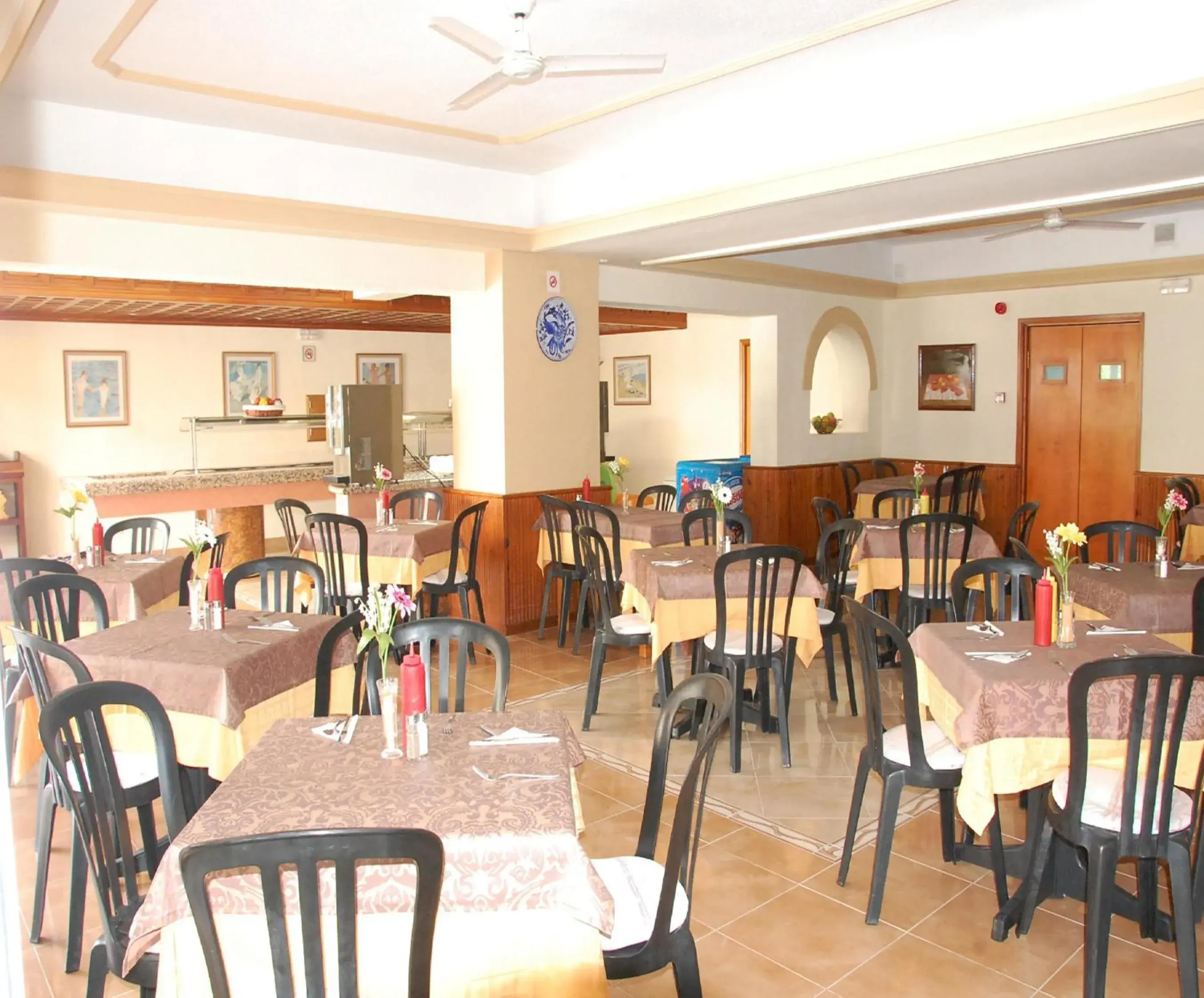 Restaurant/Places to Eat in Hostal Mar y Huerta