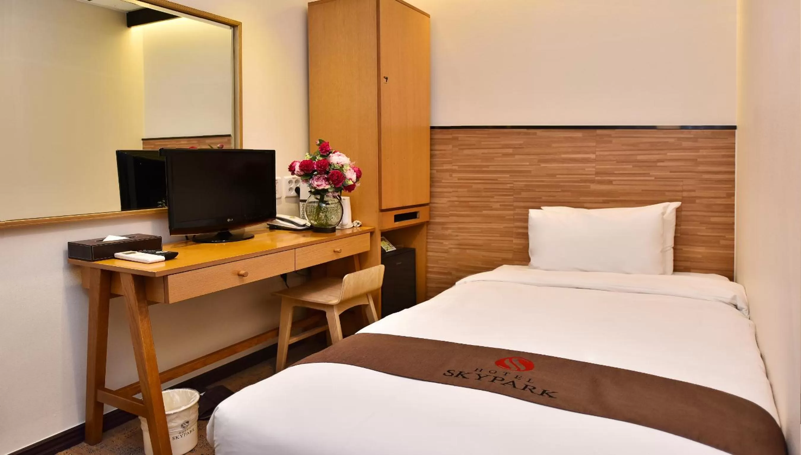 Bed in Hotel Skypark Myeongdong 1