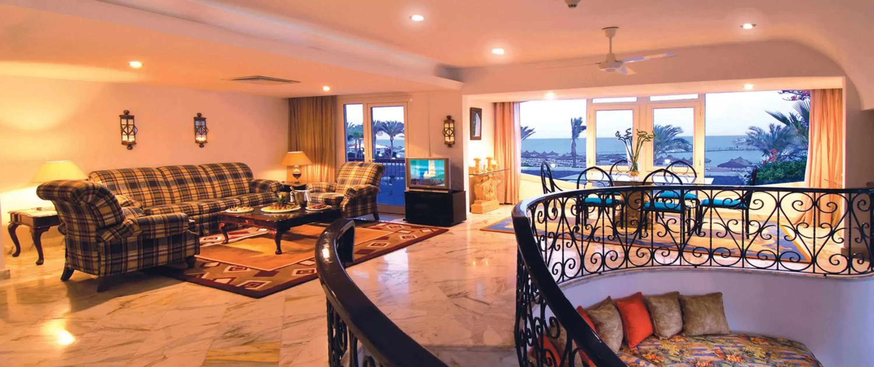 Living room, Lounge/Bar in Baron Resort Sharm El Sheikh