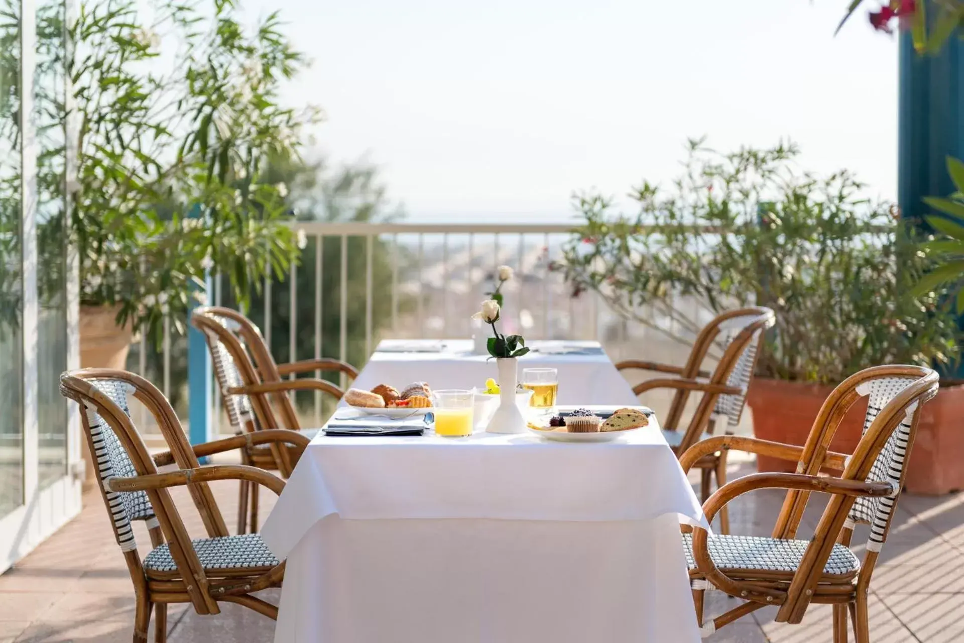 Balcony/Terrace, Restaurant/Places to Eat in Savoia Hotel Rimini