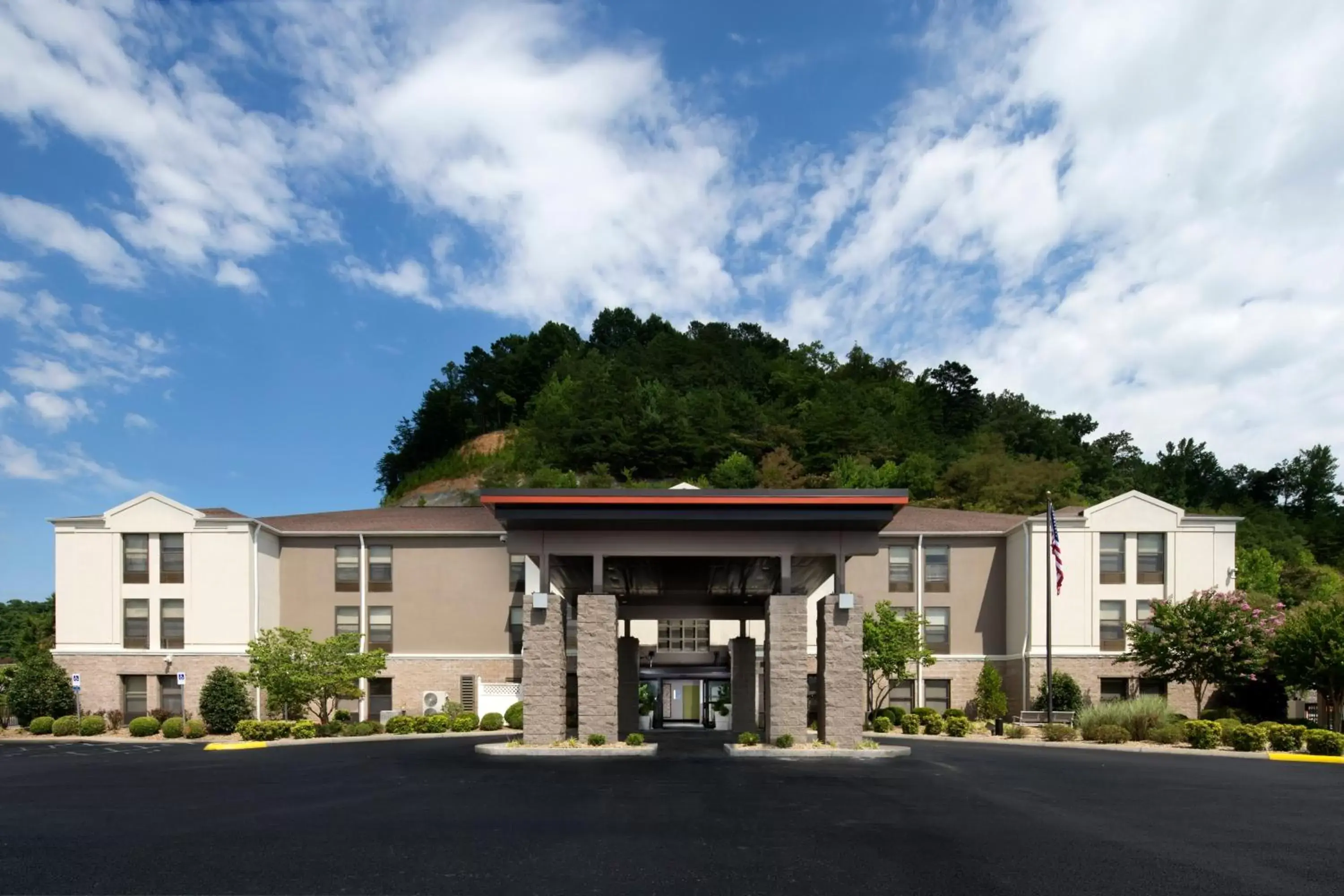 Property Building in Holiday Inn Express Middlesboro, an IHG Hotel