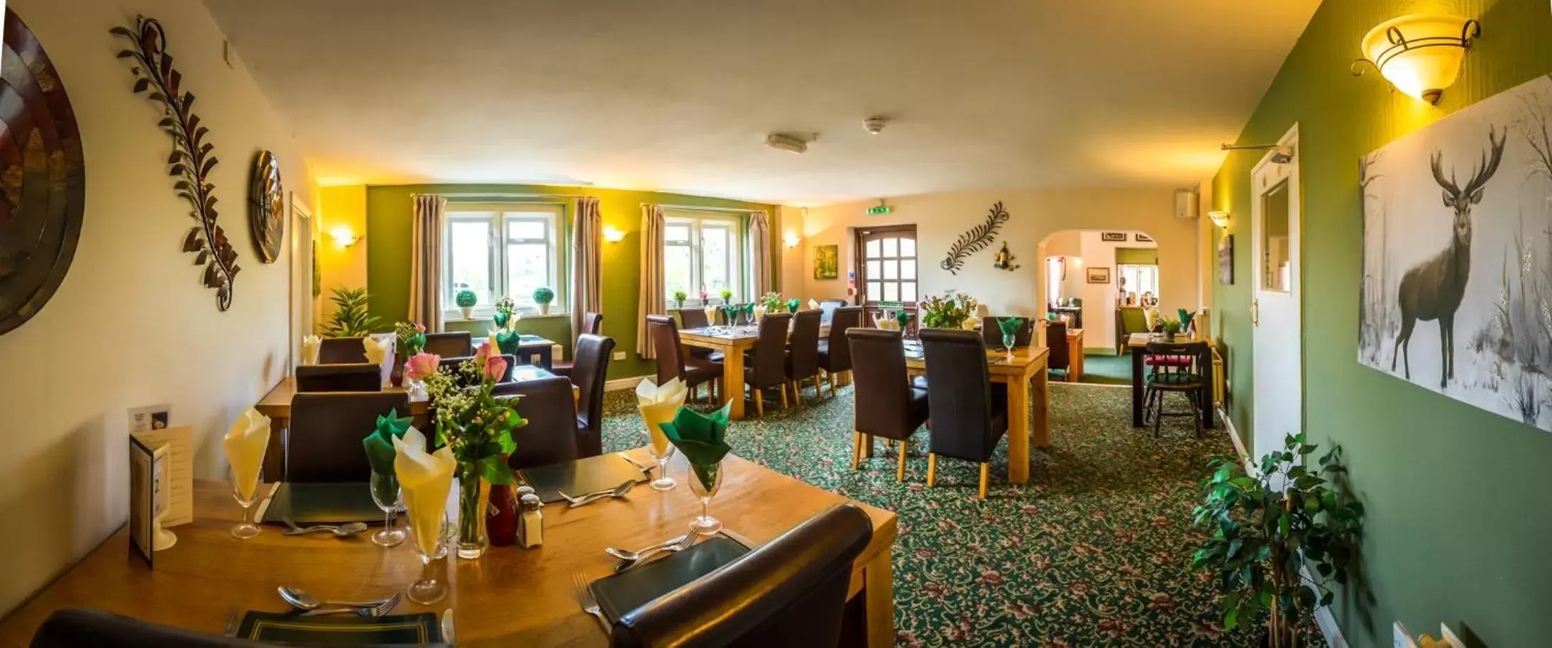 Restaurant/Places to Eat in The Beacon & Railway Hotel