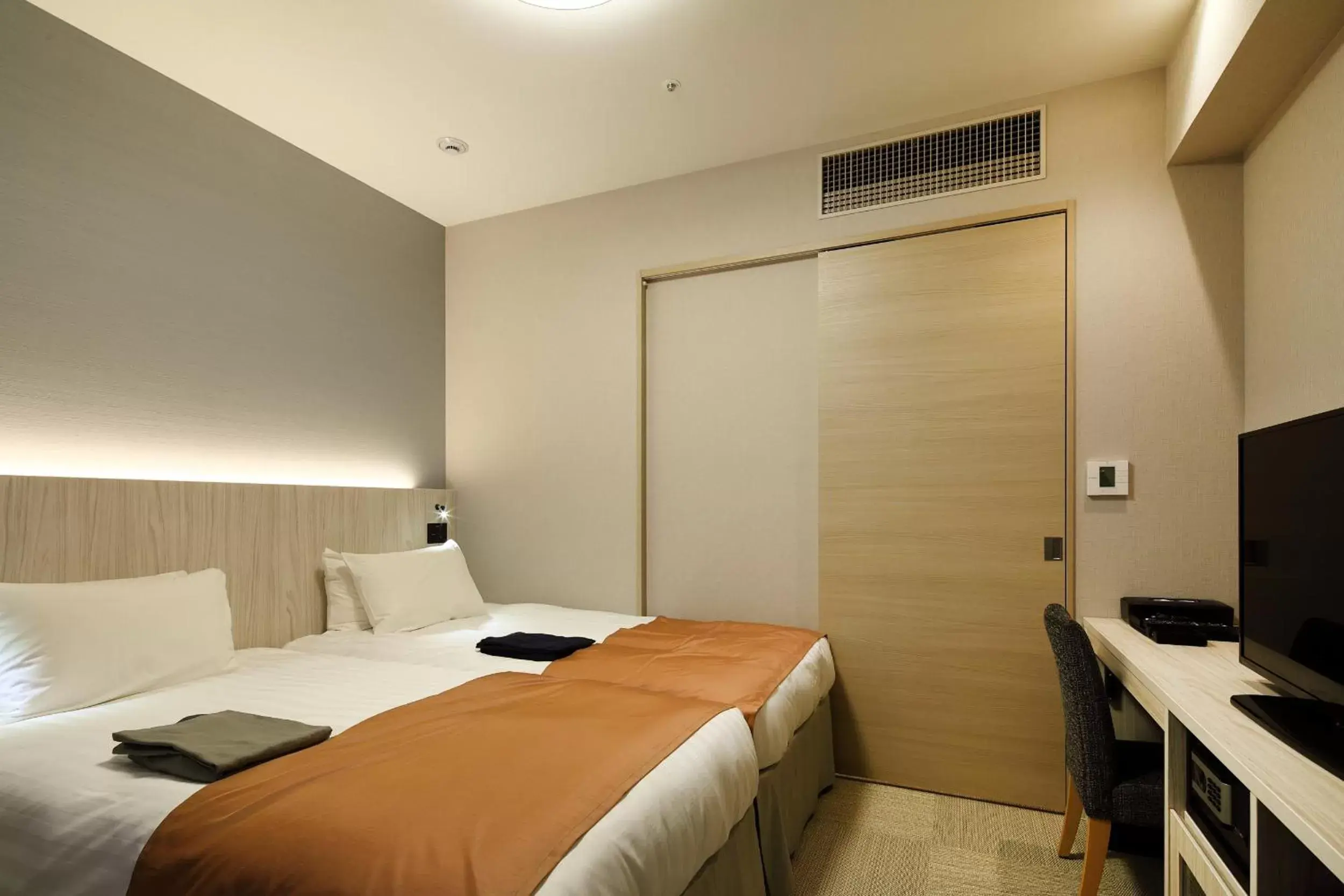 Photo of the whole room, Bed in Hiyori Hotel Osaka Namba Station