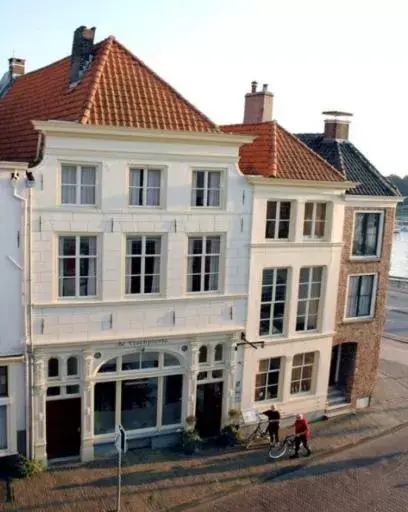 Property Building in Hotel de Vischpoorte, hartje Deventer en aan de IJssel
