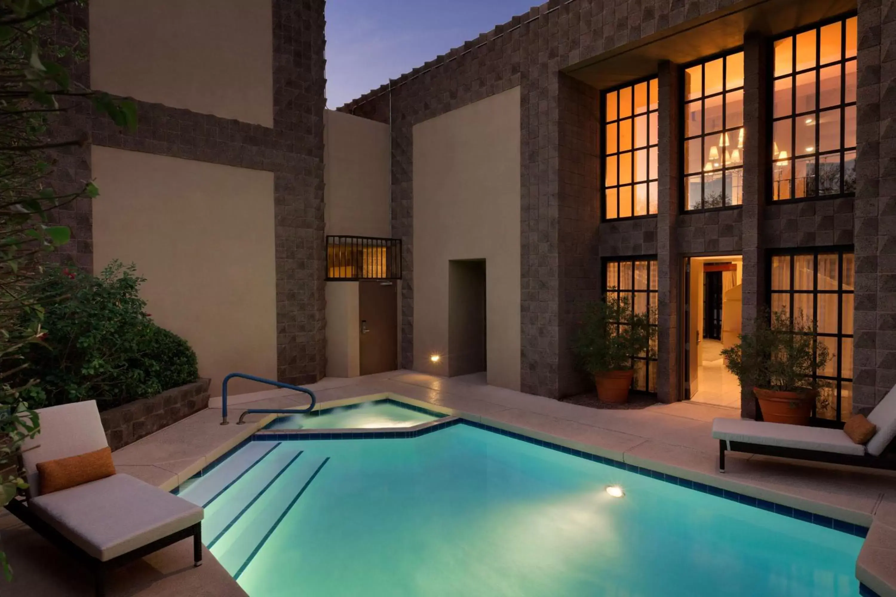 Living room, Swimming Pool in DoubleTree by Hilton Paradise Valley Resort Scottsdale