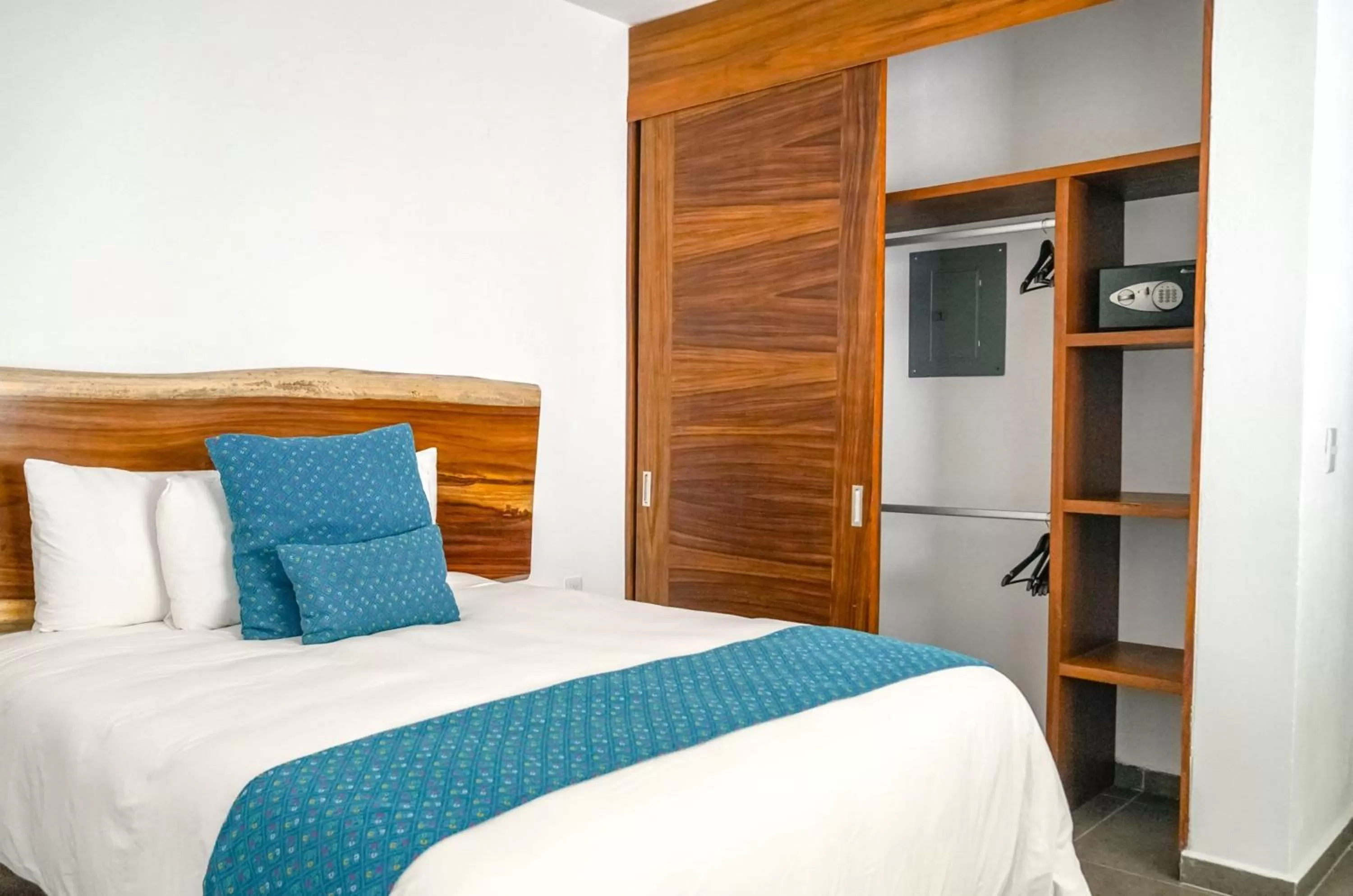 Bed in Ysuri Sayulita - Beachfront Hotel