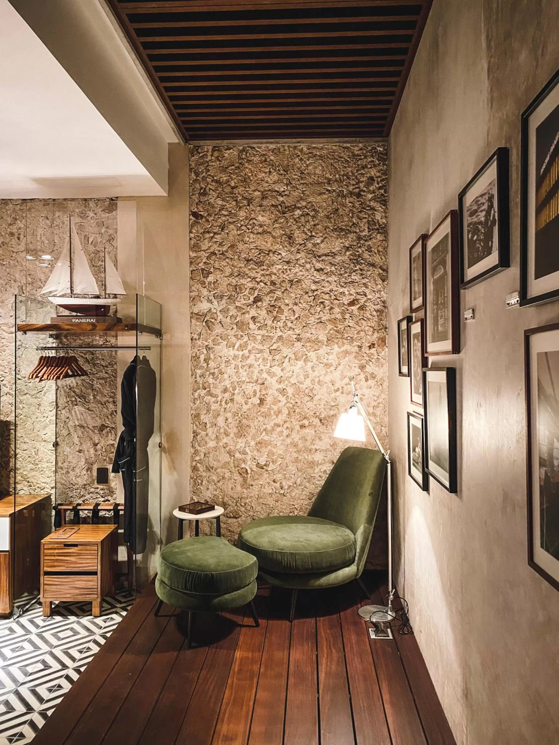 Bathroom in Diez Diez Collection