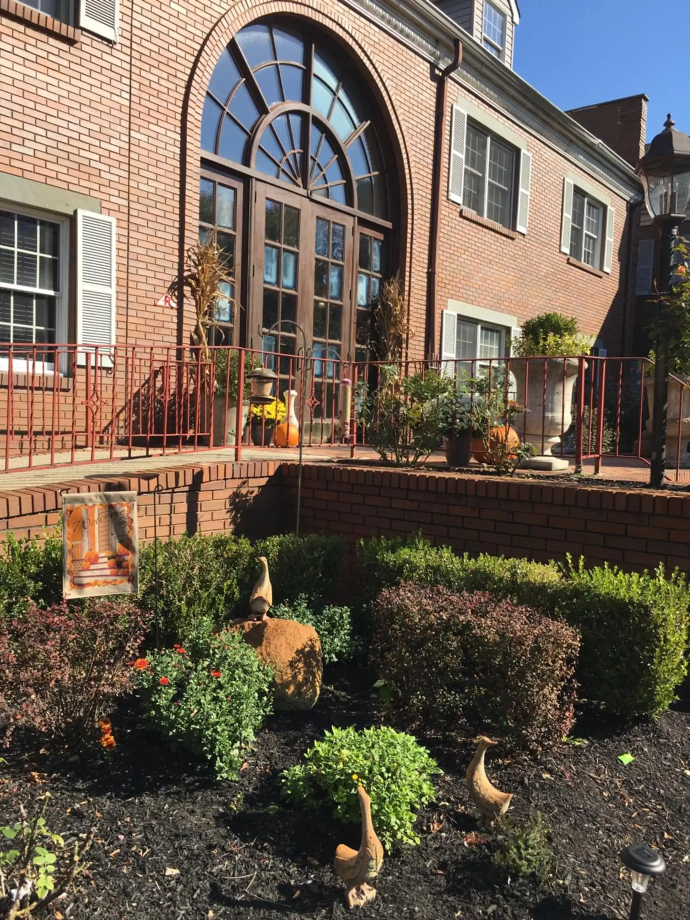 Property building, Patio/Outdoor Area in Colts Neck Inn Hotel