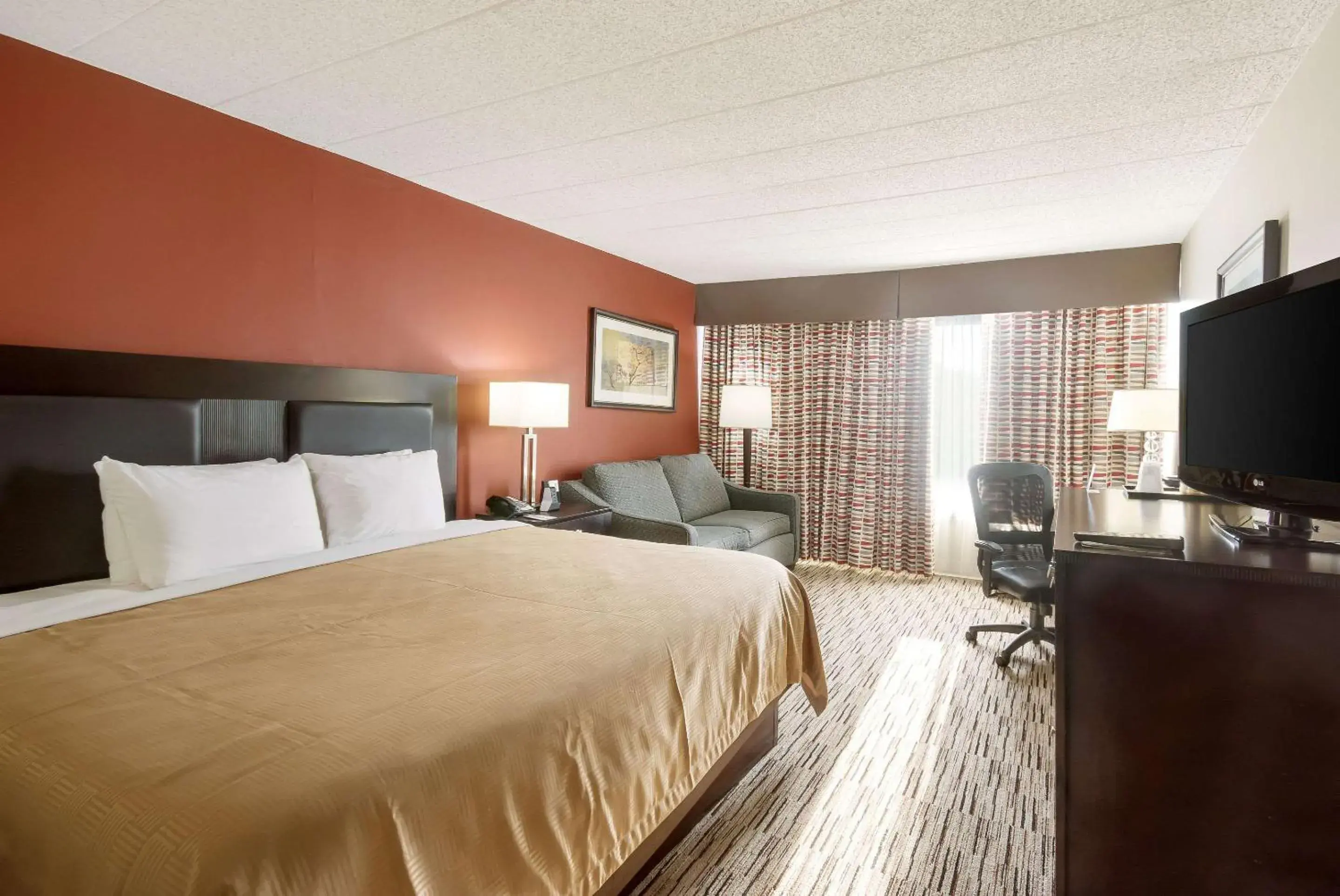 Photo of the whole room, Bed in Exton Hotel and Conference Center