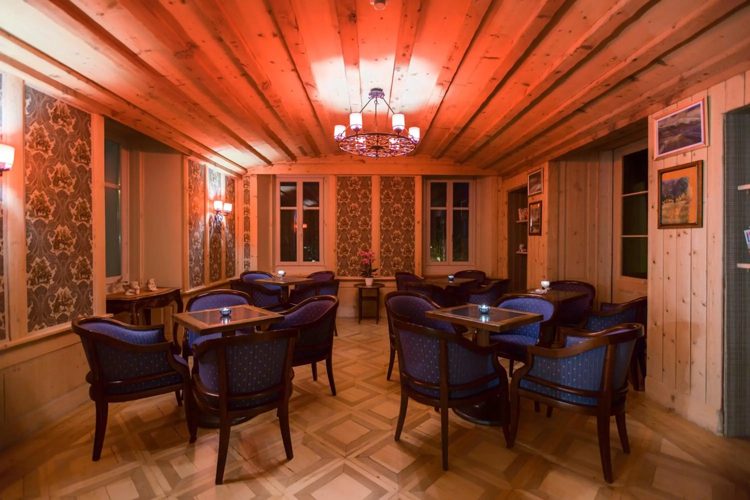 Restaurant/places to eat in Hotel Bernina 1865