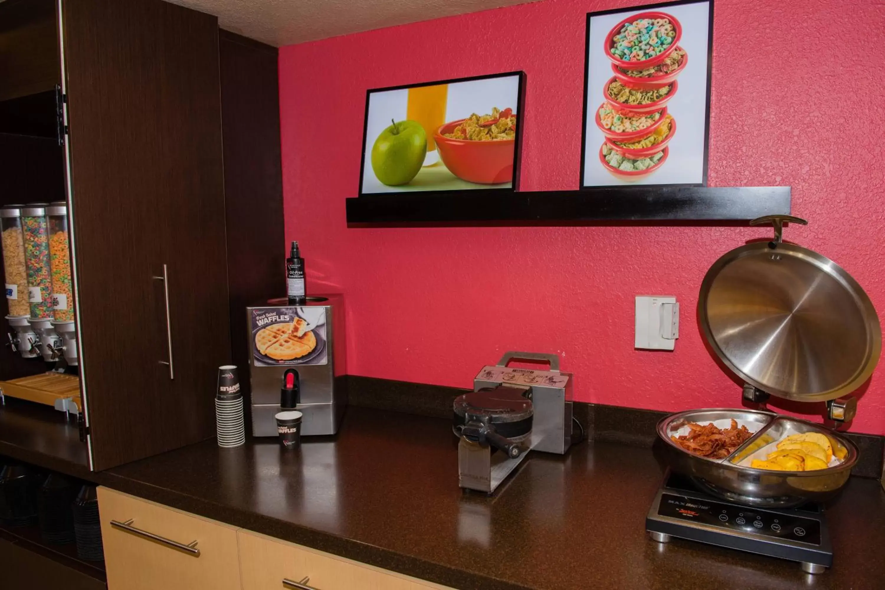 Breakfast, TV/Entertainment Center in TownePlace Suites by Marriott Houston NASA/Clear Lake