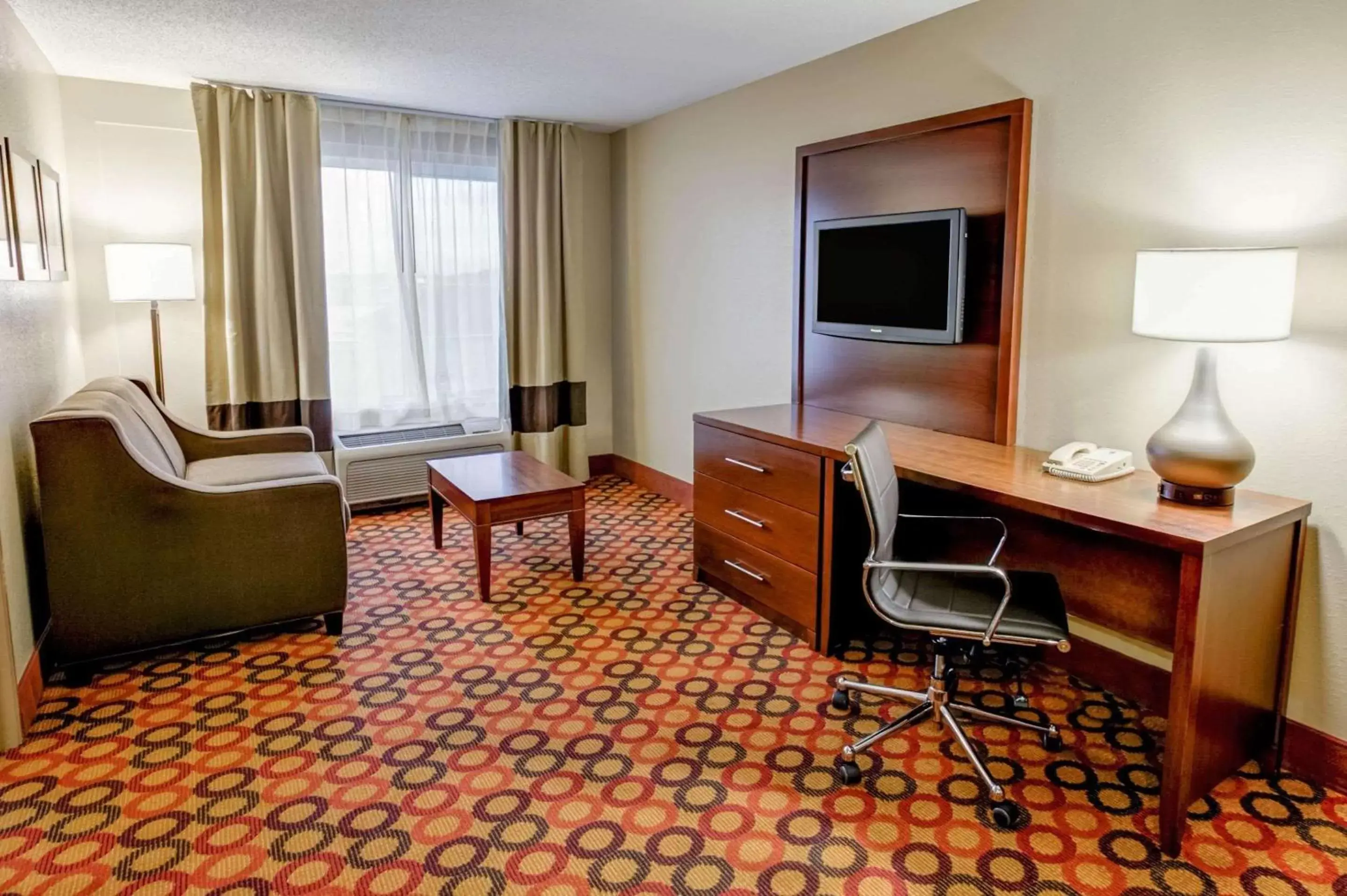 TV and multimedia, TV/Entertainment Center in Comfort Suites Concord Mills