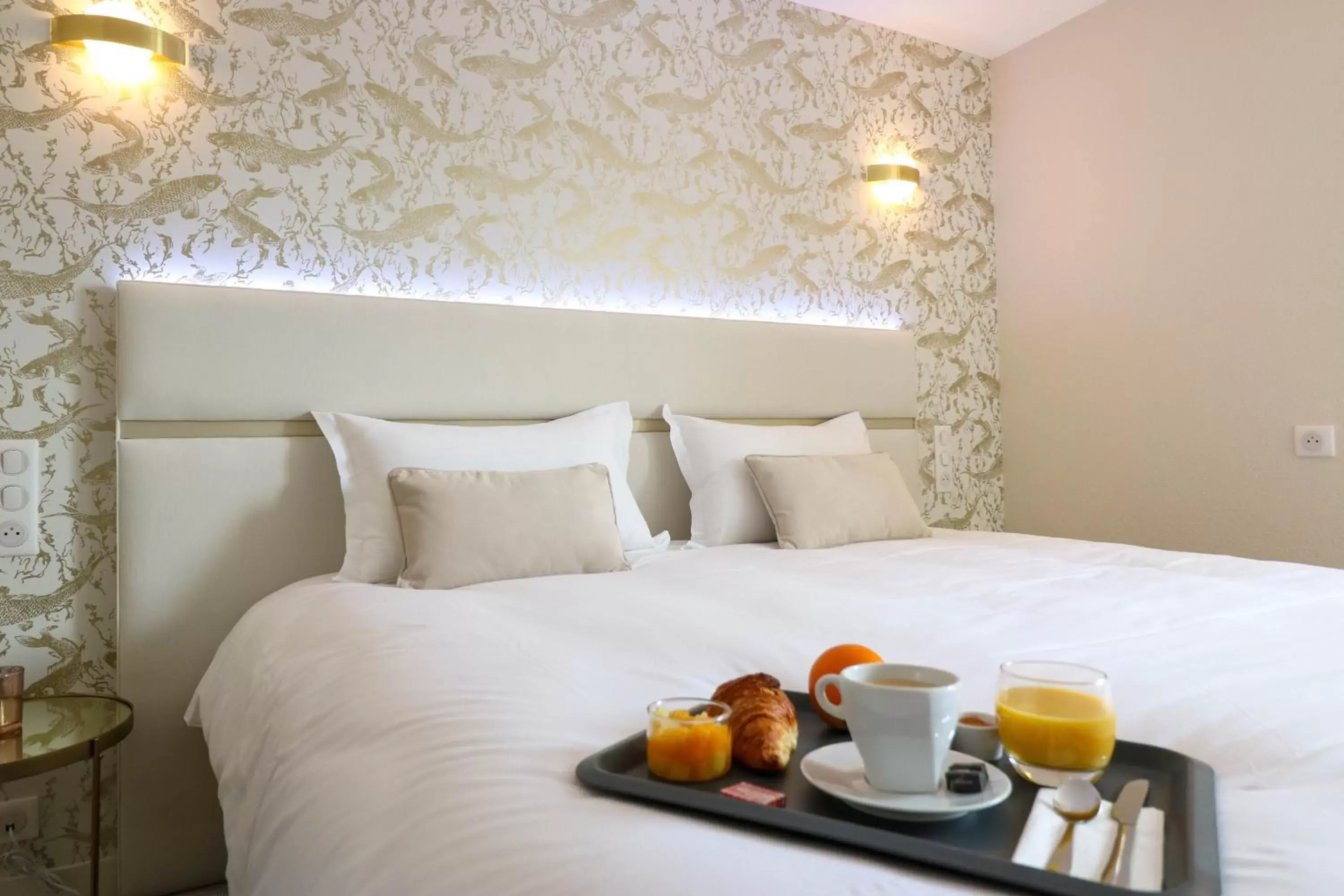 Bedroom, Breakfast in Hotel l'Ortega Rennes Aeroport