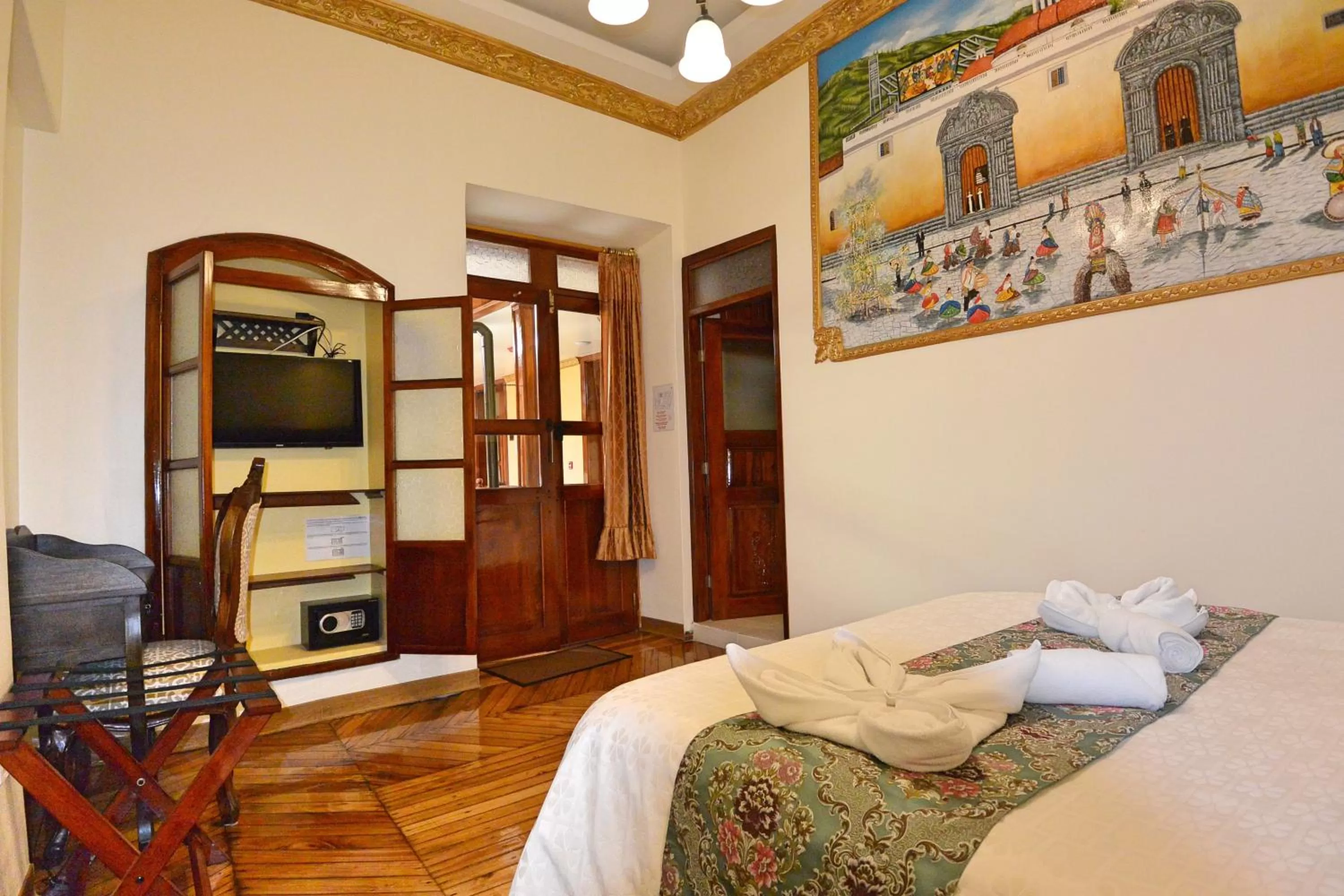 Photo of the whole room, Bed in Hotel La Basílica Quito