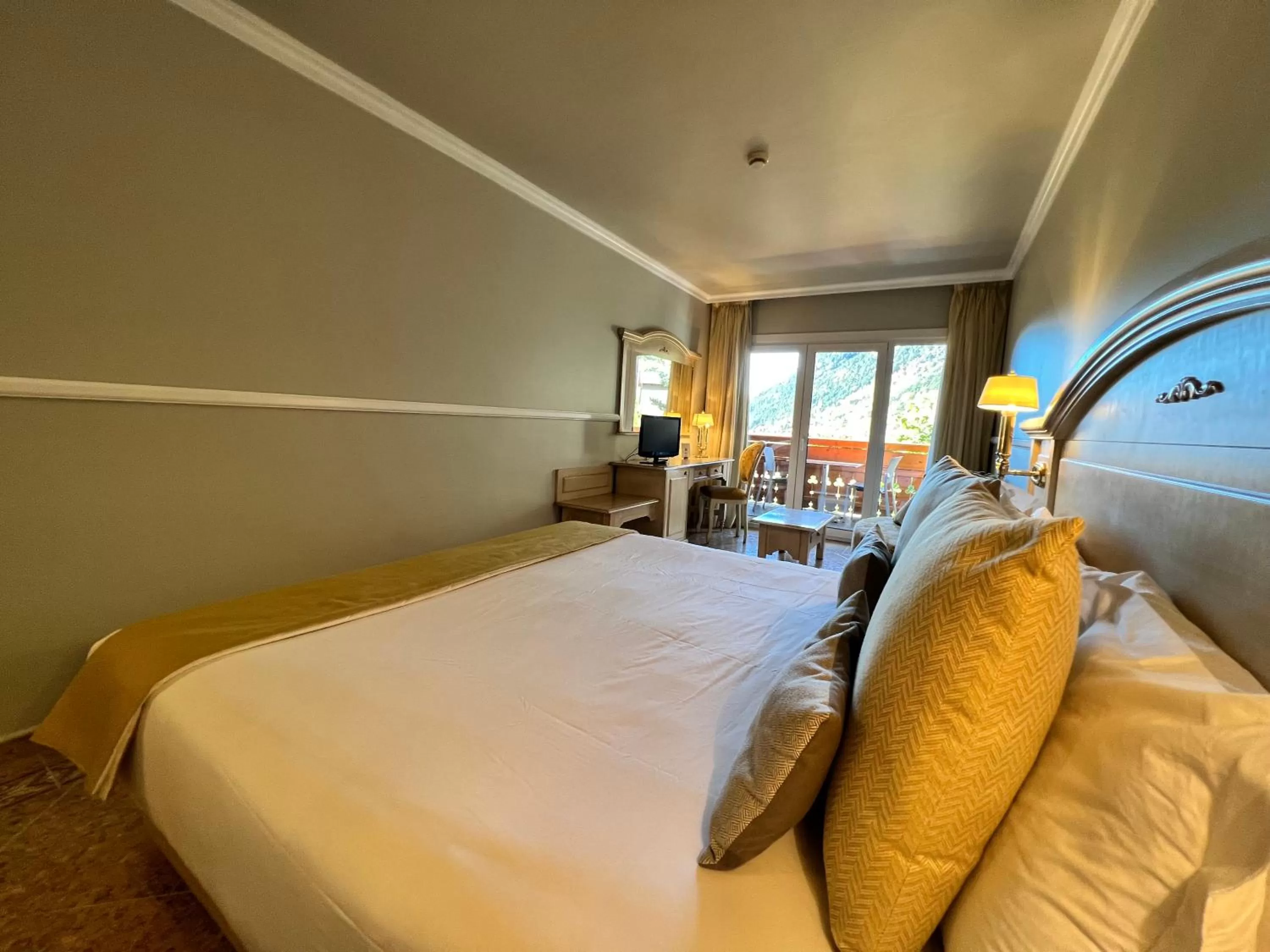 Bedroom, Bed in Hotel & SPA Bringué