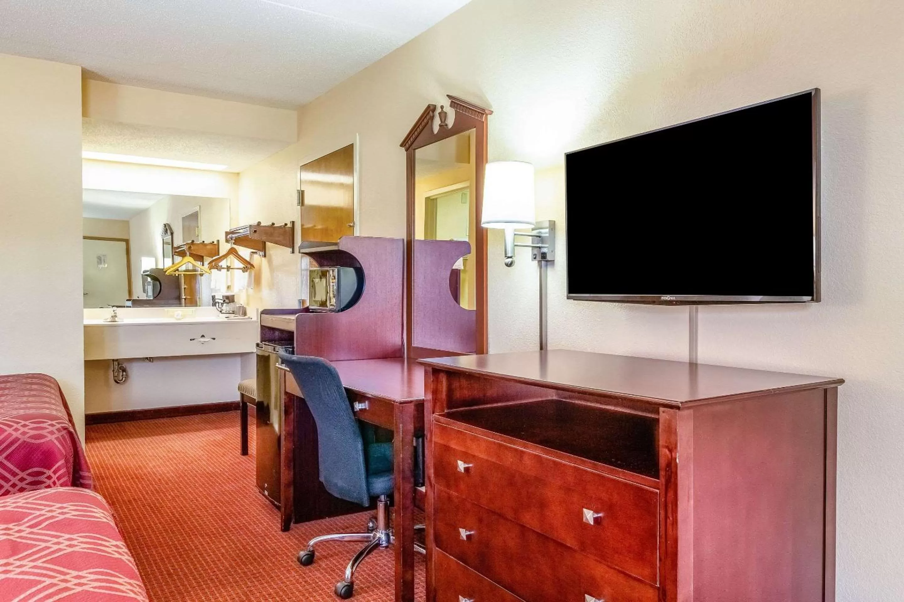 Photo of the whole room in Econo Lodge Rocky Top