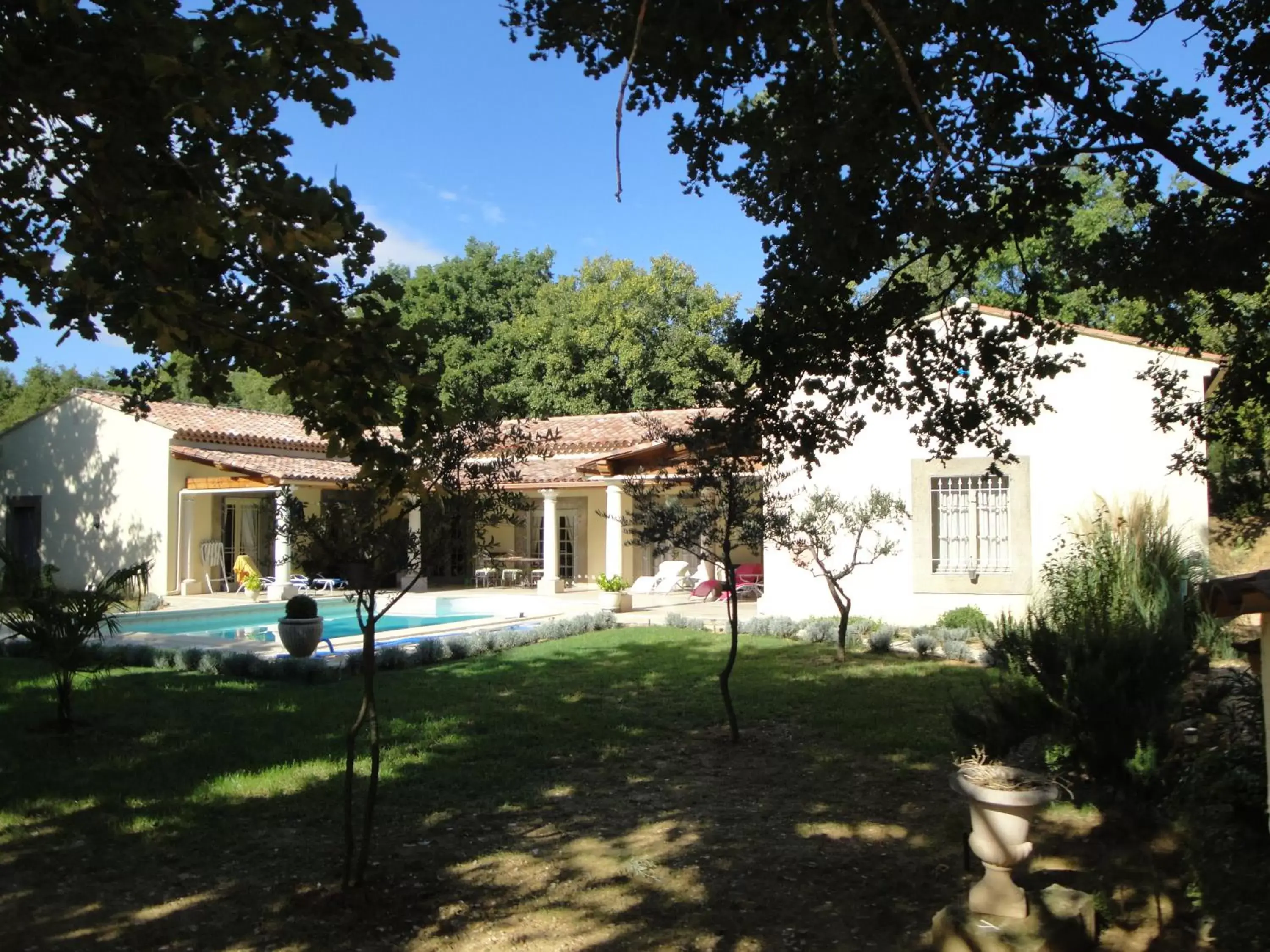 Facade/entrance, Garden in Chambre d'Hôte Couguiolet - avec piscine