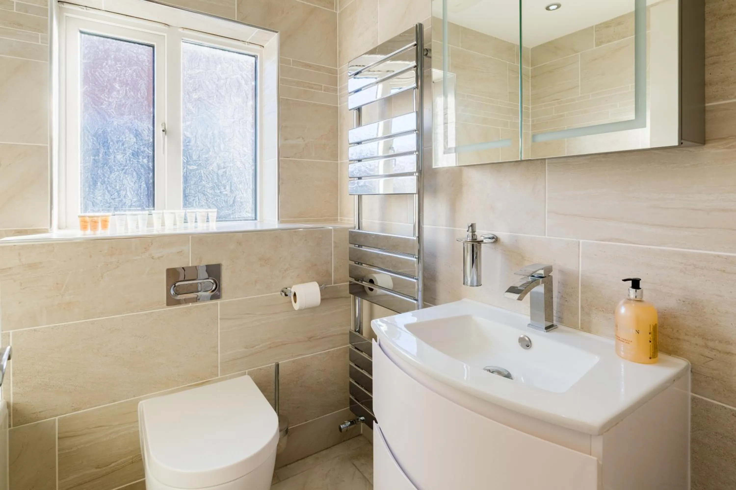 Bathroom in Drayton Manor House FREE parking