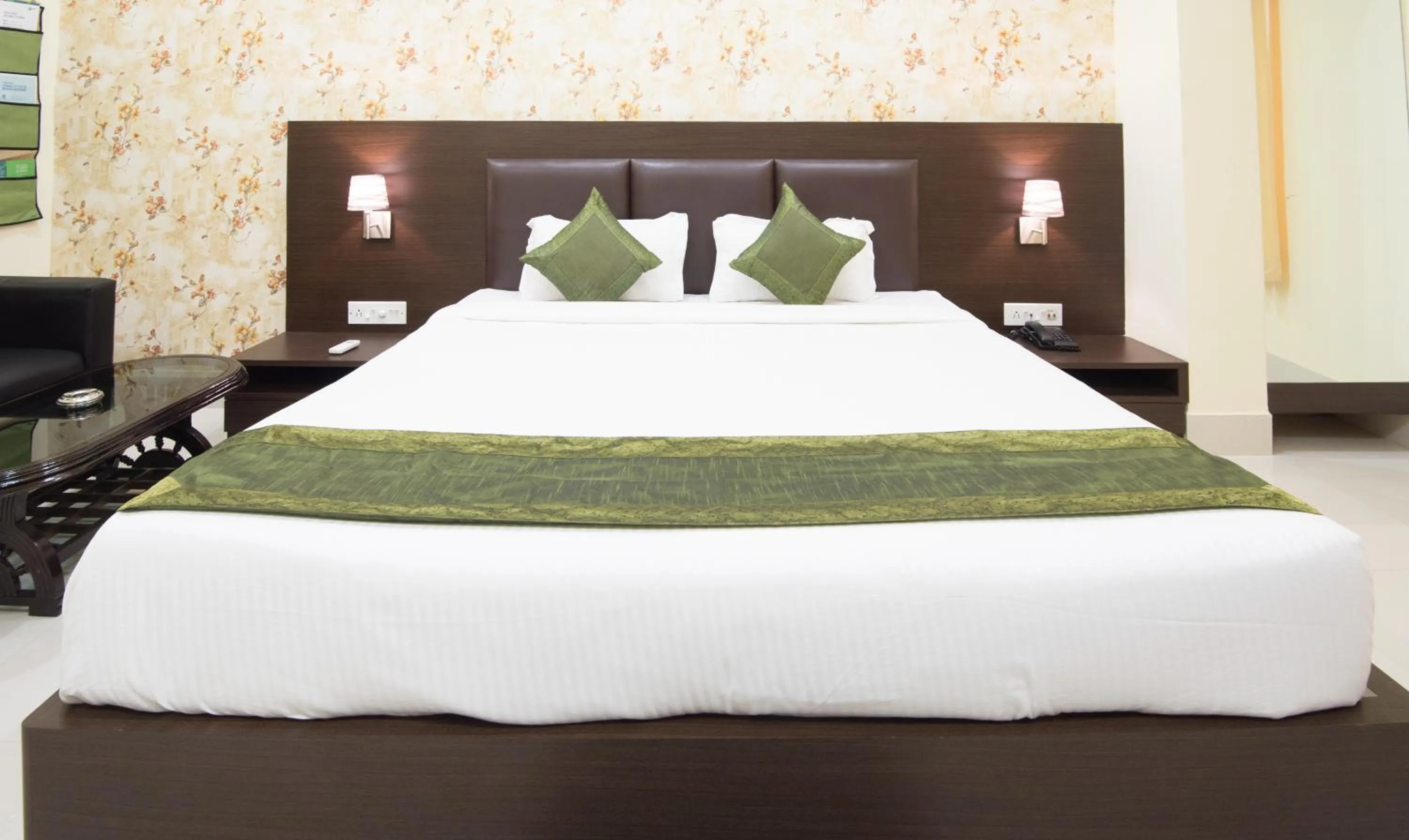 Bed in Treebo King'S Court Chandrasekharpur