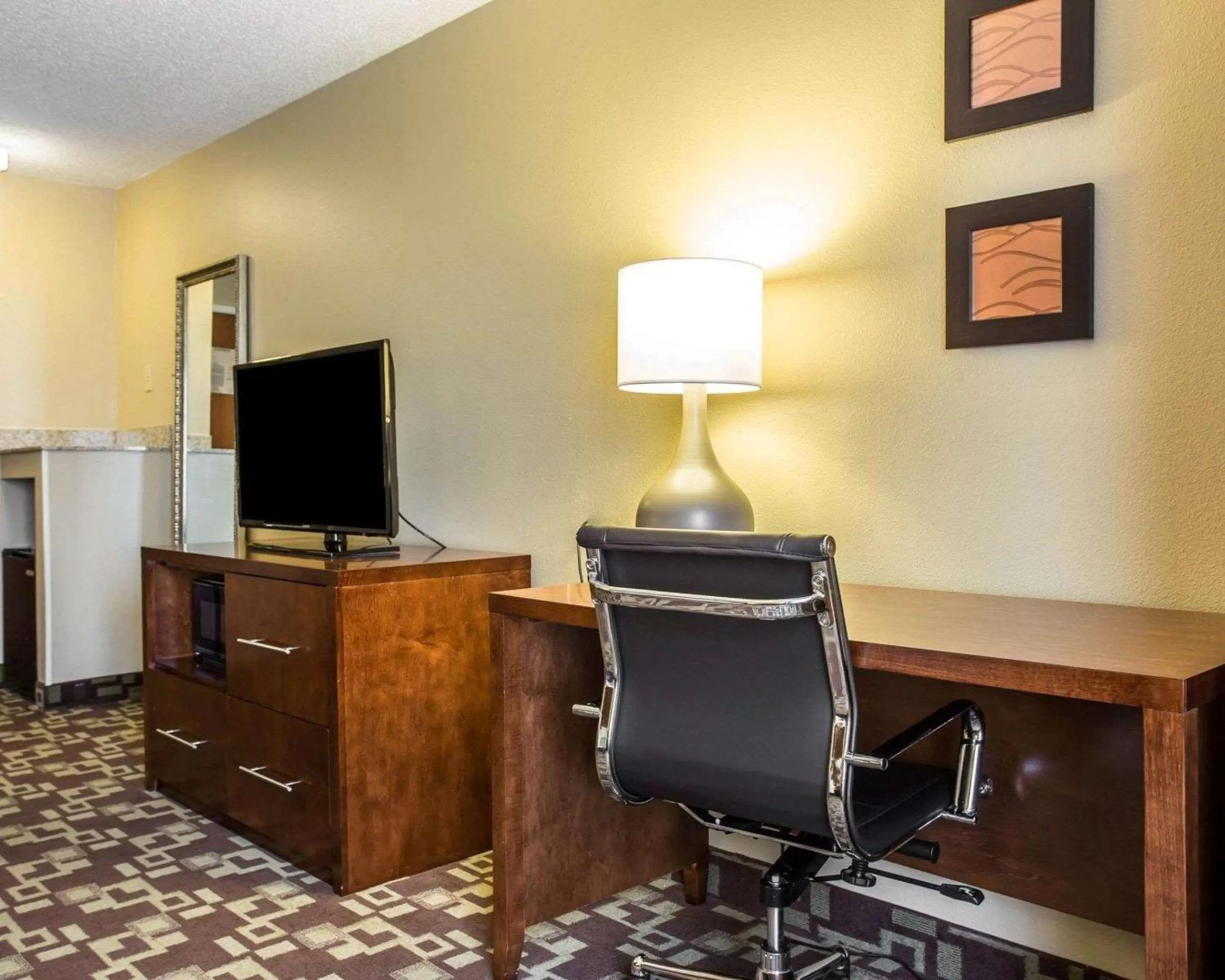 Photo of the whole room in Comfort Inn & Suites Walterboro I-95
