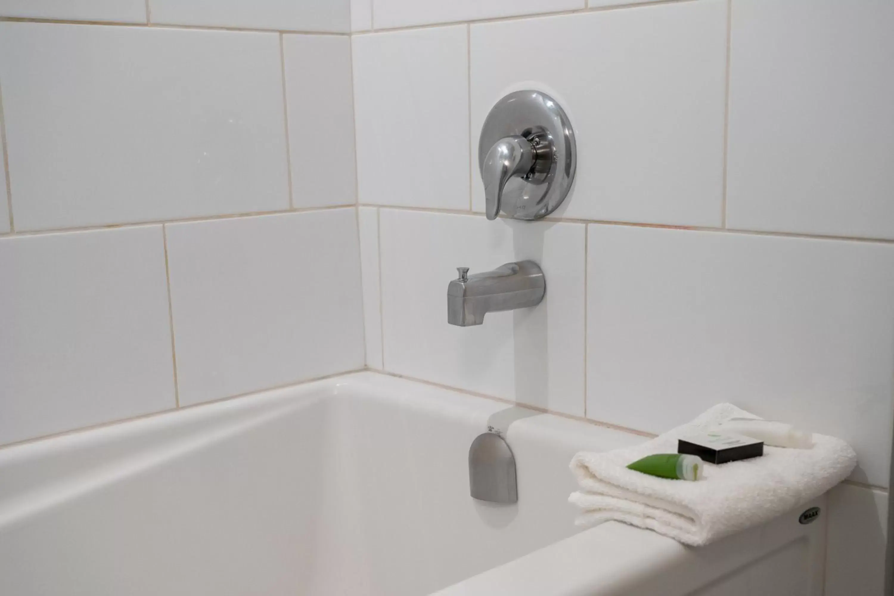 Bath in Red Carpet Inn Bath in Red Carpet Inn