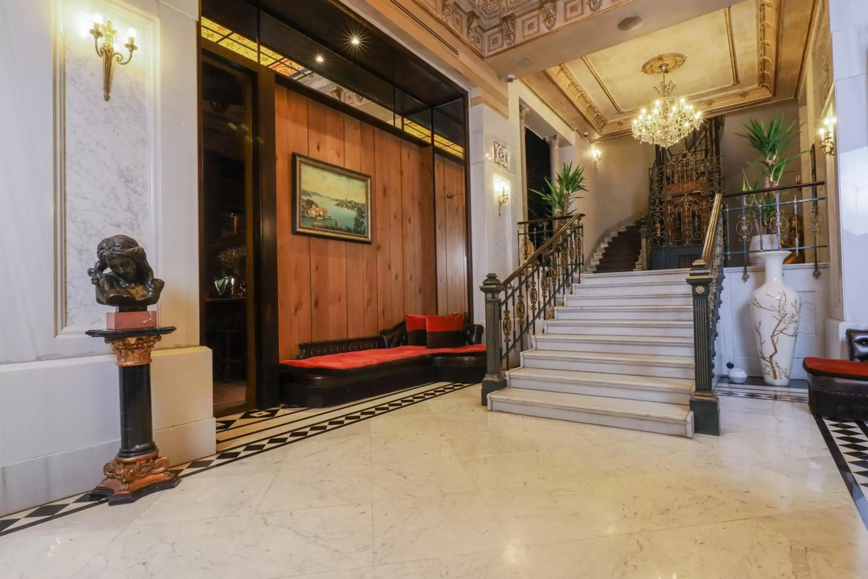 Lobby or reception in Palazzo Donizetti Hotel - Special Class