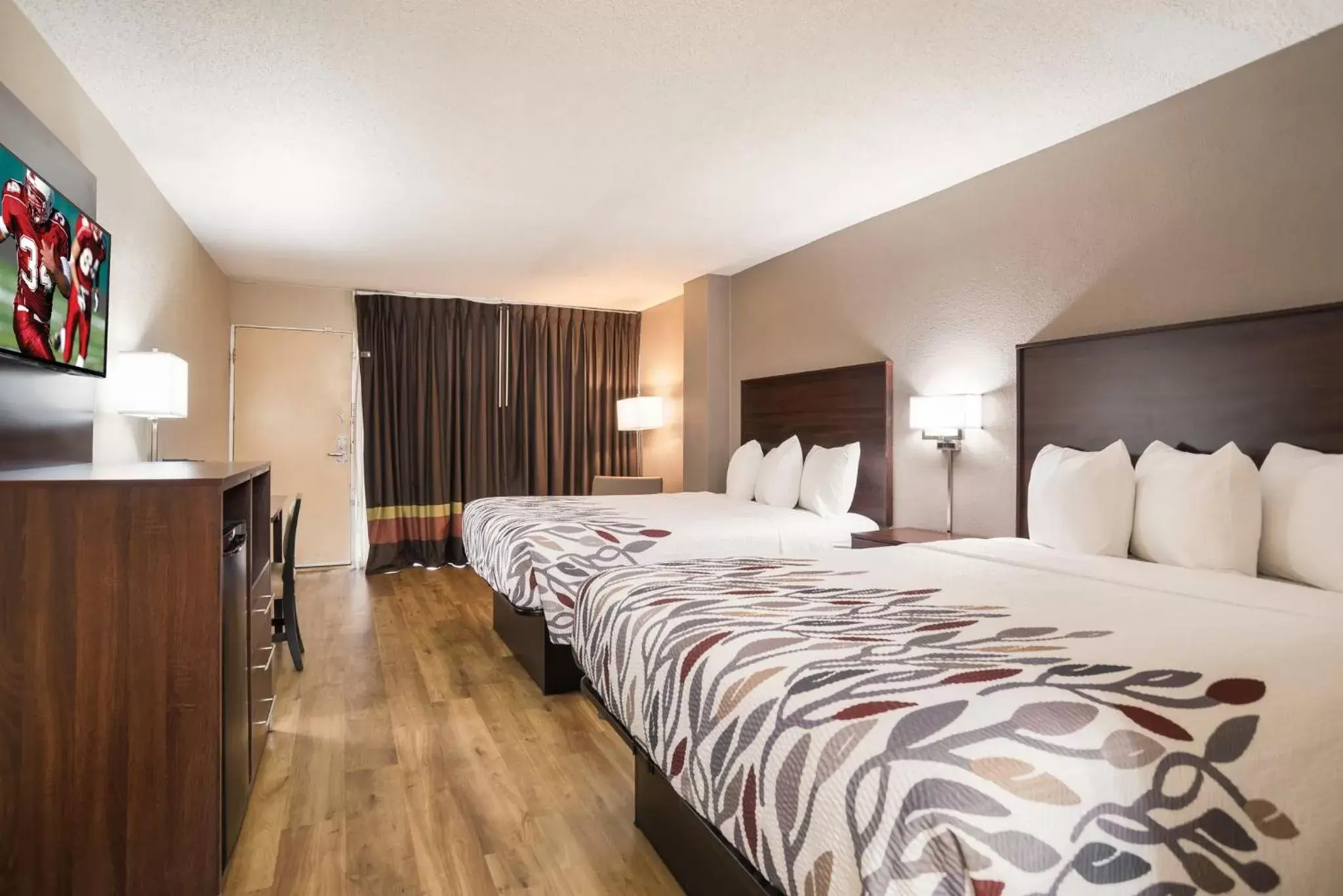 Photo of the whole room, Bed in Red Roof Inn Baltimore South Glen Burnie Photo of the whole room, Bed in Red Roof Inn Baltimore South Glen Burnie