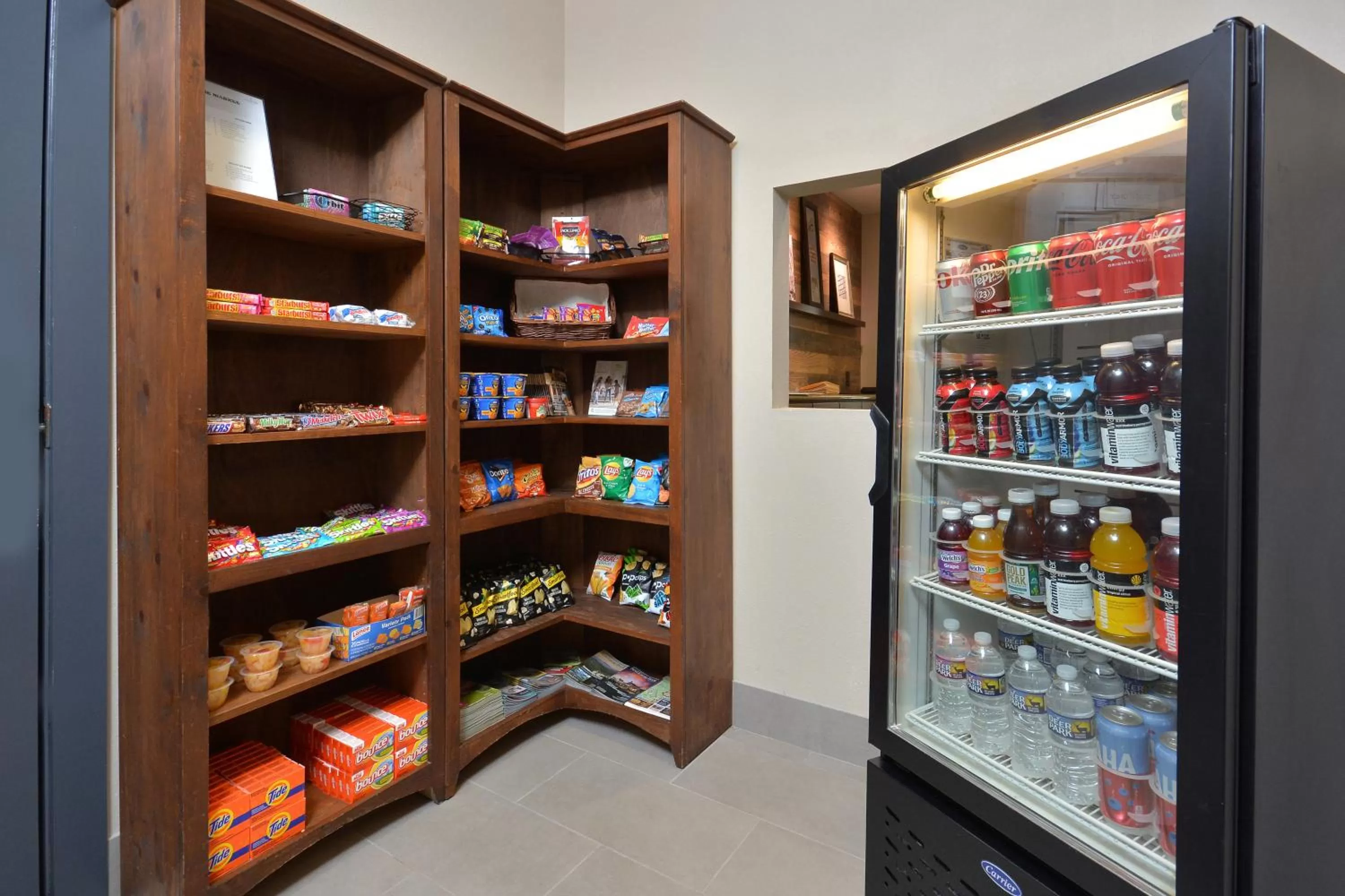 Food and drinks in Country Inn & Suites by Radisson, Asheville West near Biltmore