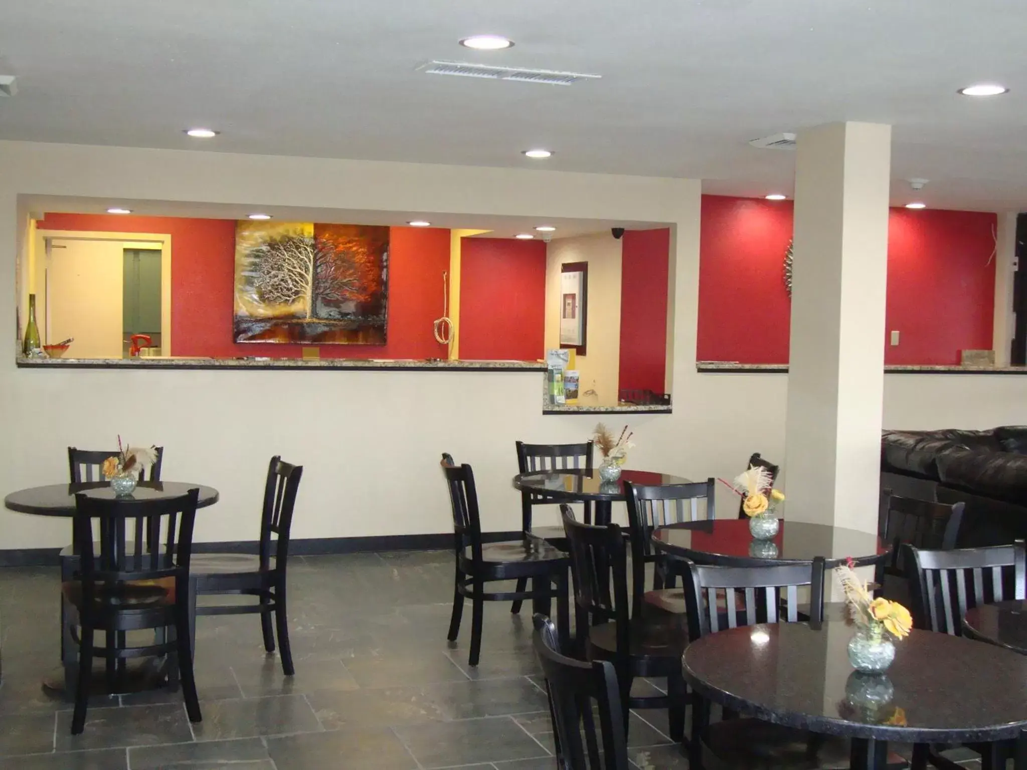 Lobby or reception, Restaurant/Places to Eat in Econo Lodge Inn and Suites - Jackson