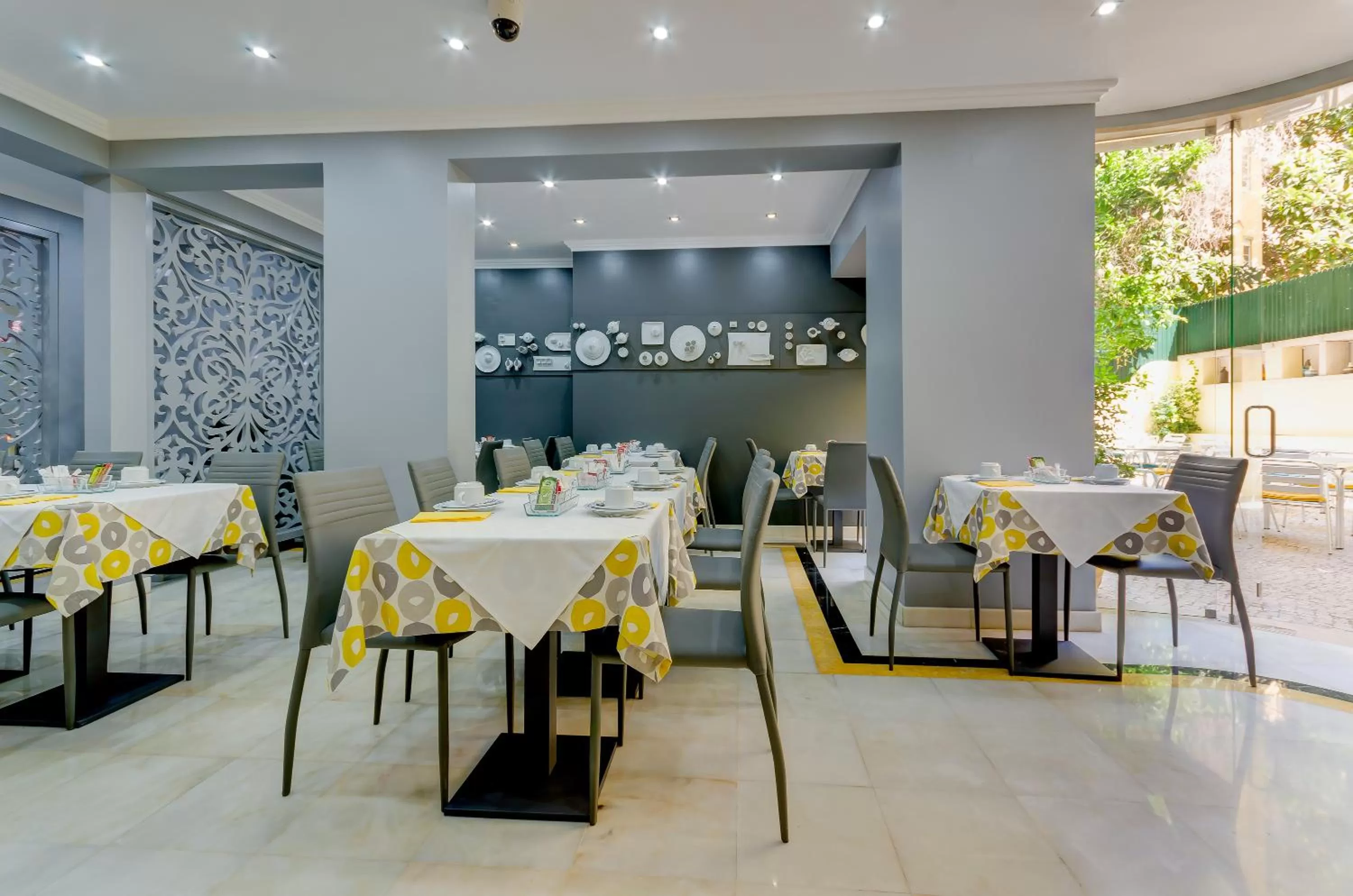 Restaurant/places to eat in Hotel Avenida Park