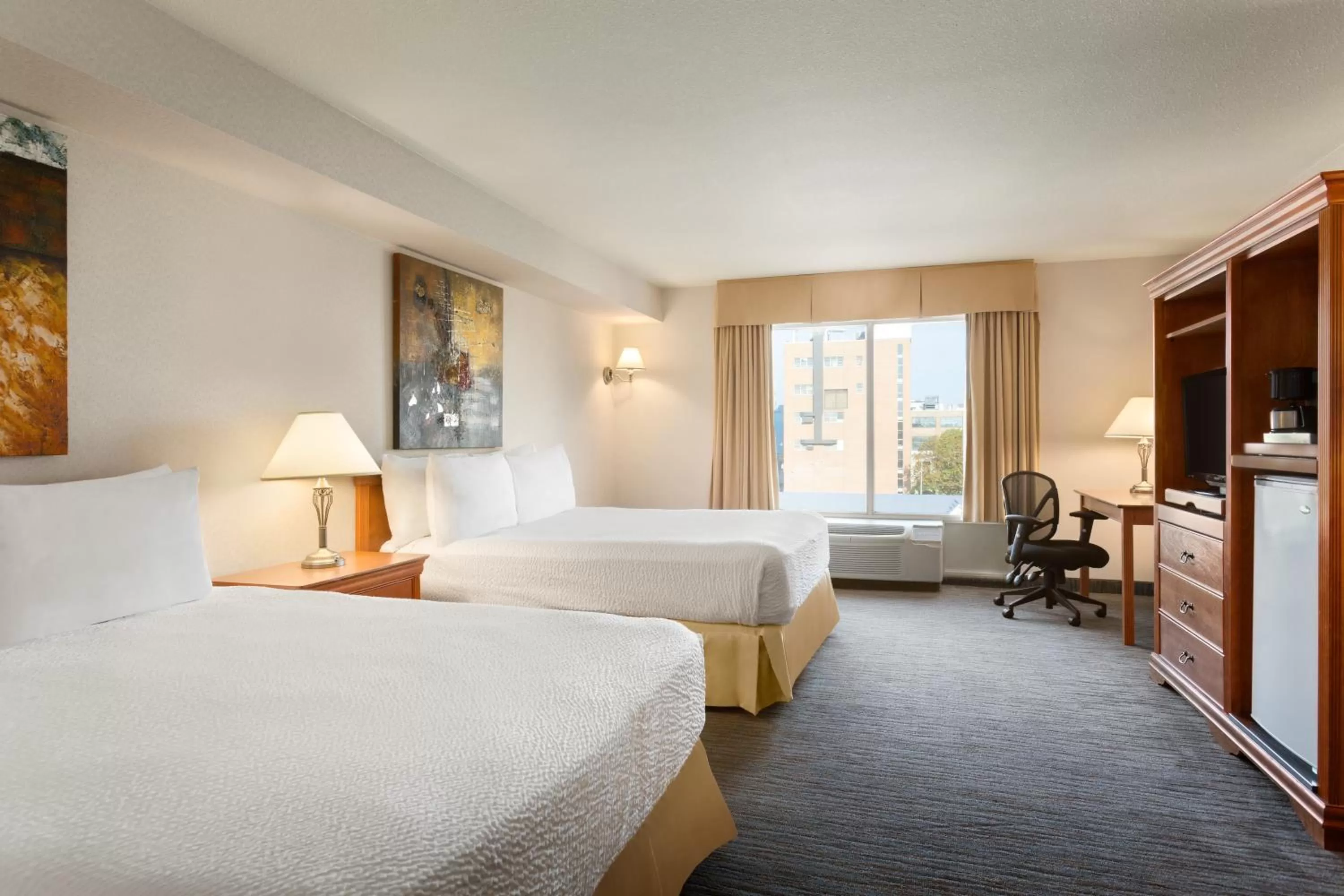 Photo of the whole room, Bed in Days Inn by Wyndham Niagara Falls Centre St By the Falls