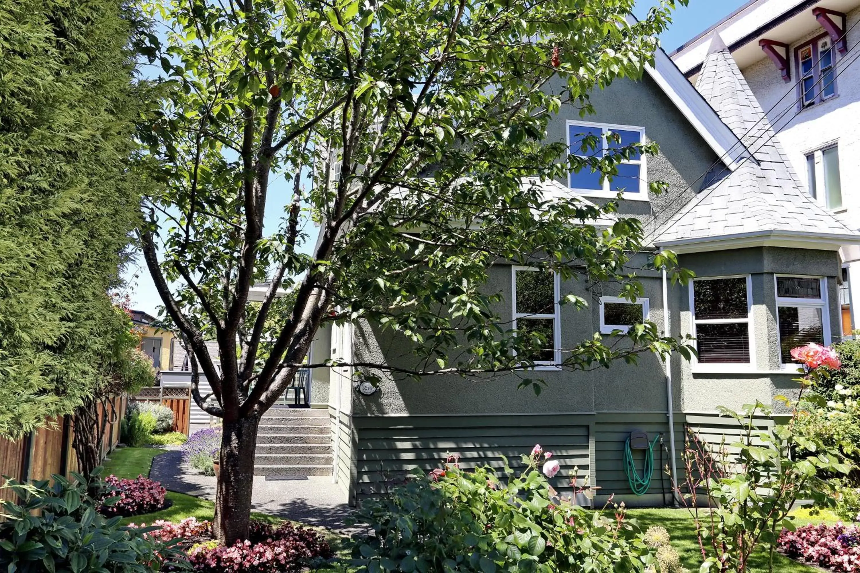 Studio with Balcony in James Bay Inn Hotel, Suites & Cottage