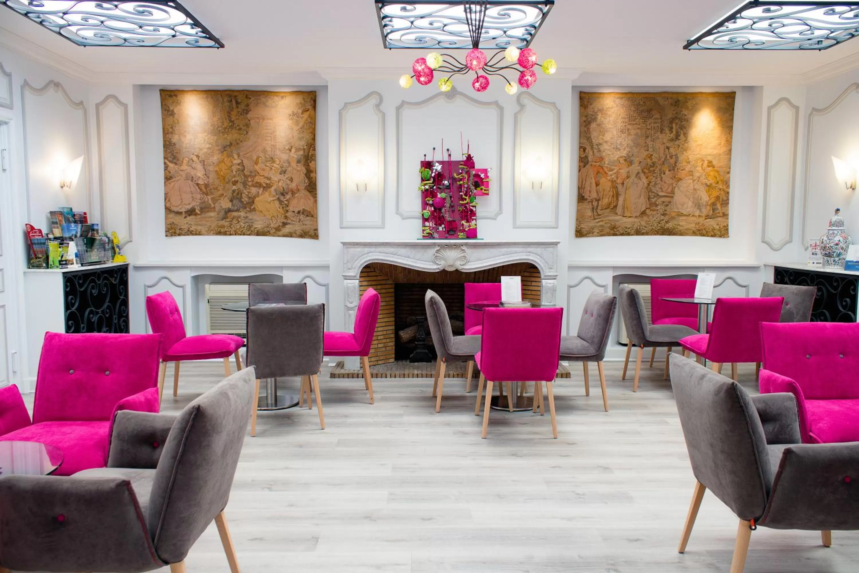 Lounge or bar in Kyriad Hotel Tours Centre