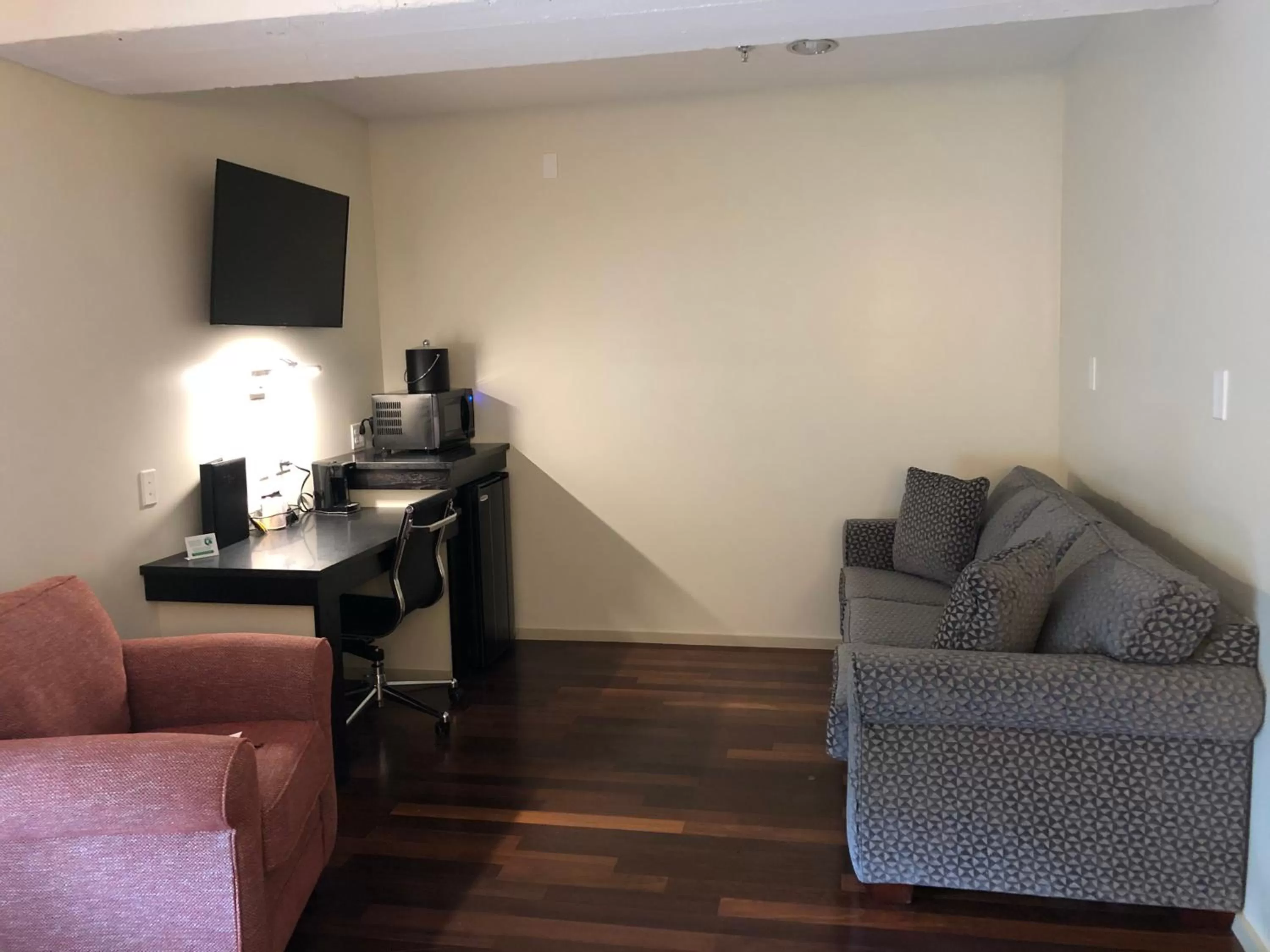 Grand Eastonian Hotel & Suites