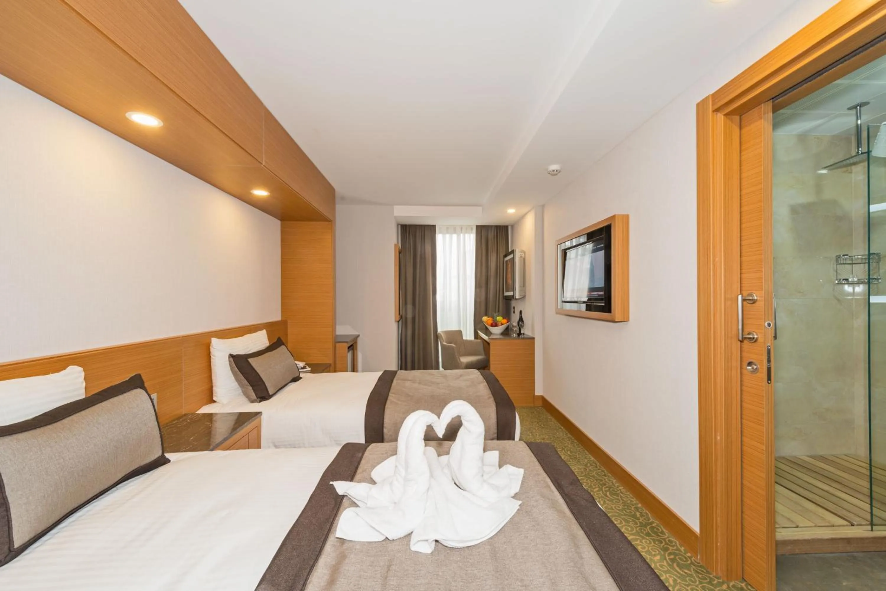 Photo of the whole room, Bed in Bisetun Hotel