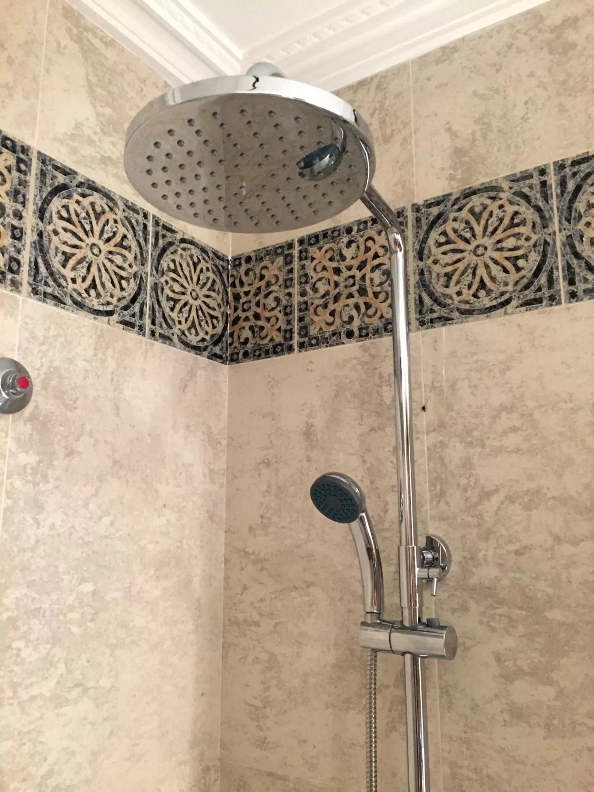 Shower in Hotel Juanito