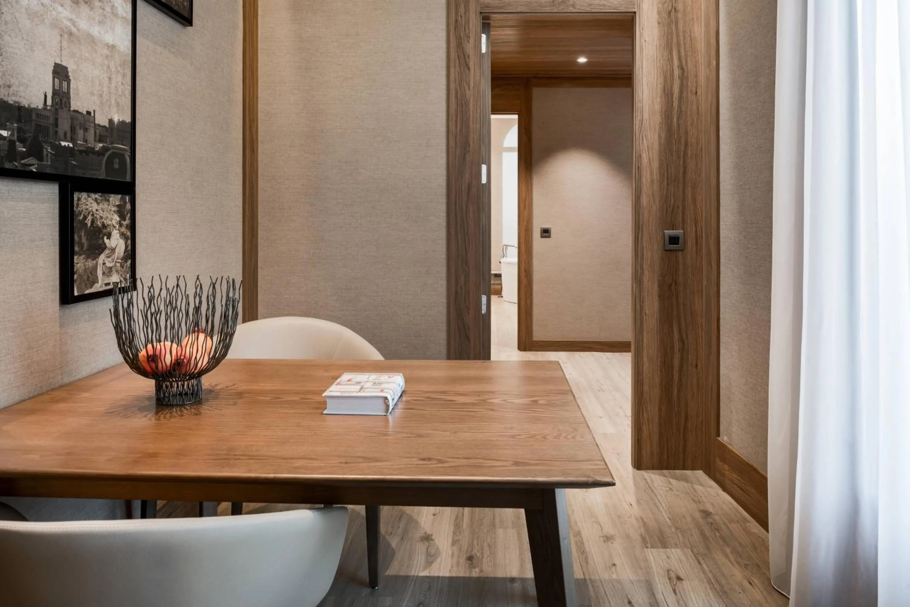 Photo of the whole room in Círculo Gran Vía, Autograph Collection (Adults Only)